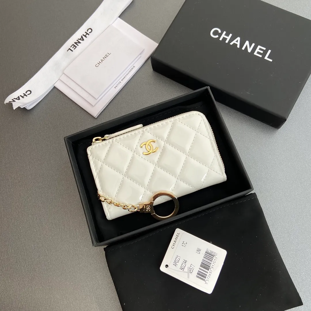 [Special grade hardware original leather] 💰320 Xiaoxiang small zipper bag card holder series Hook chain quilted card holder with iconic metal logo Gold tone metal hardware, special Italian imported leather 1 card slot wallet bag, 1 hook chain No.: 0221 White light leather light gold Size: w11.5×h7.5×1.5cm
