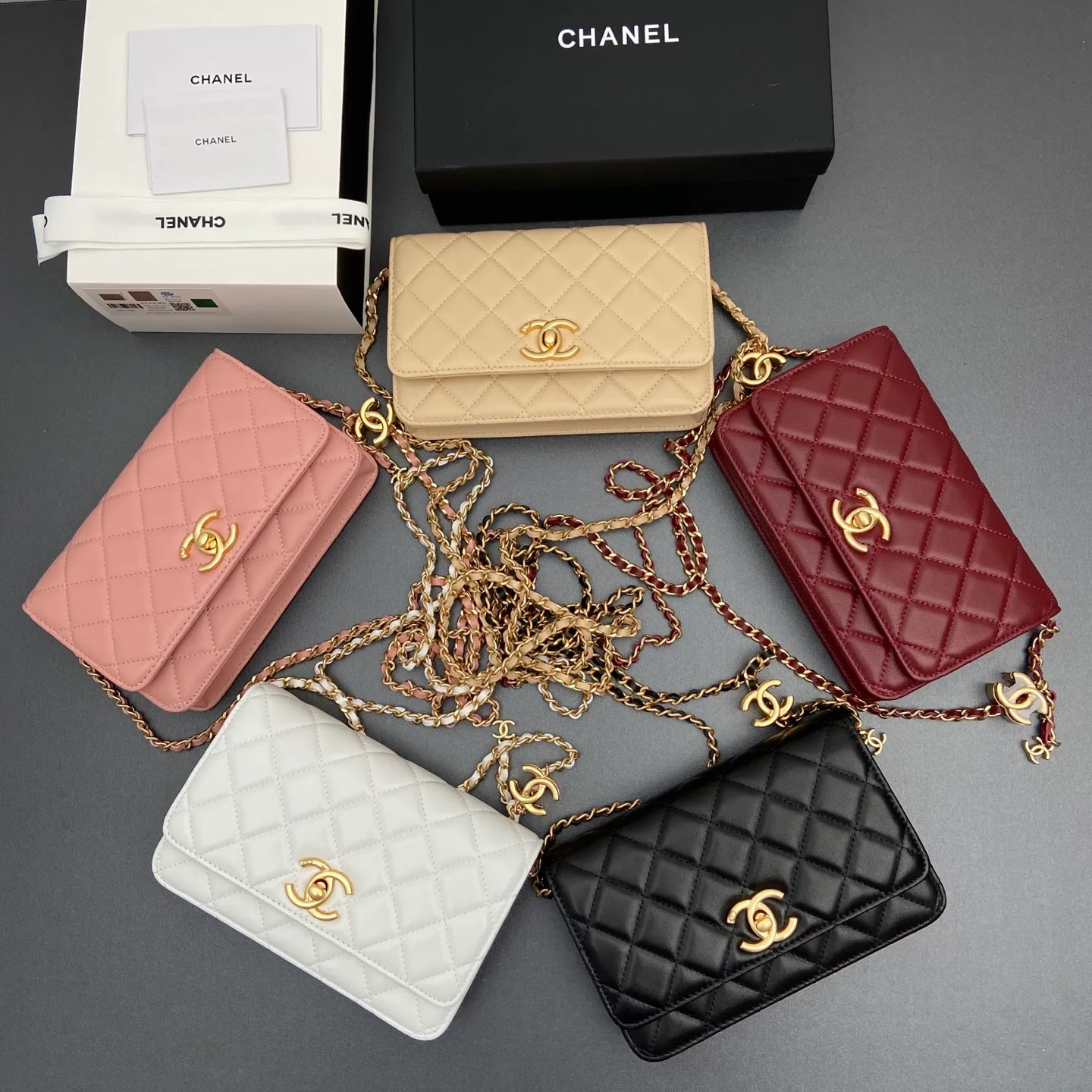Xiaoxiang imported Italian lambskin 25Bwoc double C snap button adjustable chain, fashionable and classic but not outdated Item number: AP7876 Price: 860 Size: w19×h12×d4.5cm Color: Sheepskin gold hardware