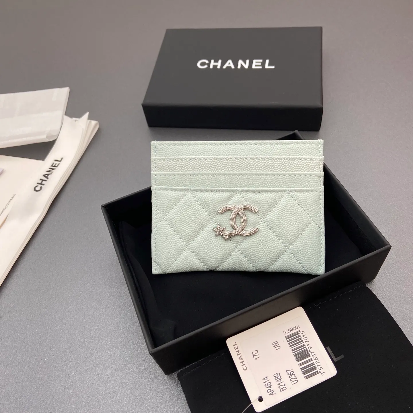 25b new series caviar cowhide with stars ⭐logo shiny blingblibg~card holder series Item number: A 4814 Price: 300 Size: w11×h10cm Color: light blue fine ball pattern silver star hardware