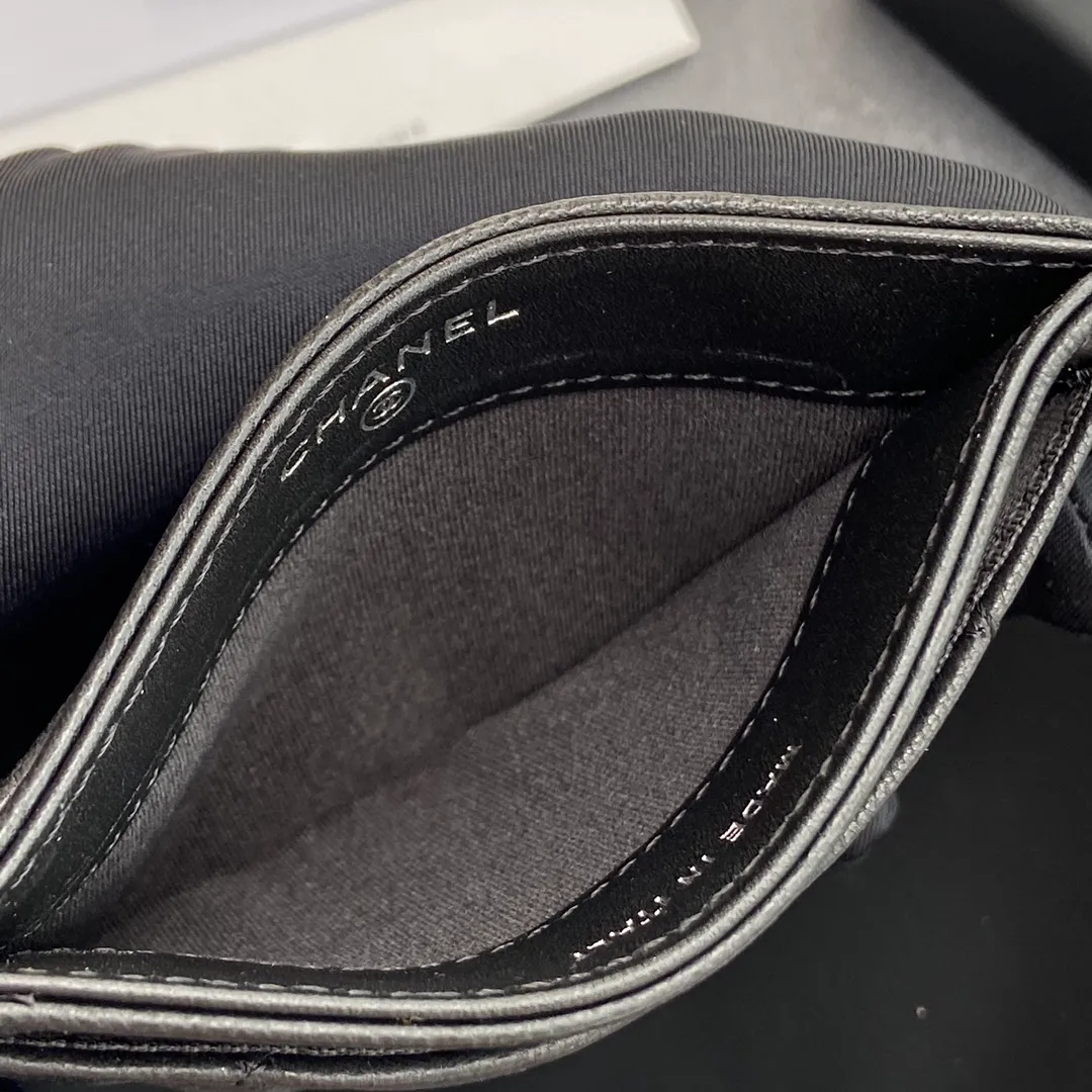 Xiaoxiang imported Italian lambskin Item number: AP7974 💰: 280 Size: w11×7.5cm Color: black sheepskin Usage: card holder