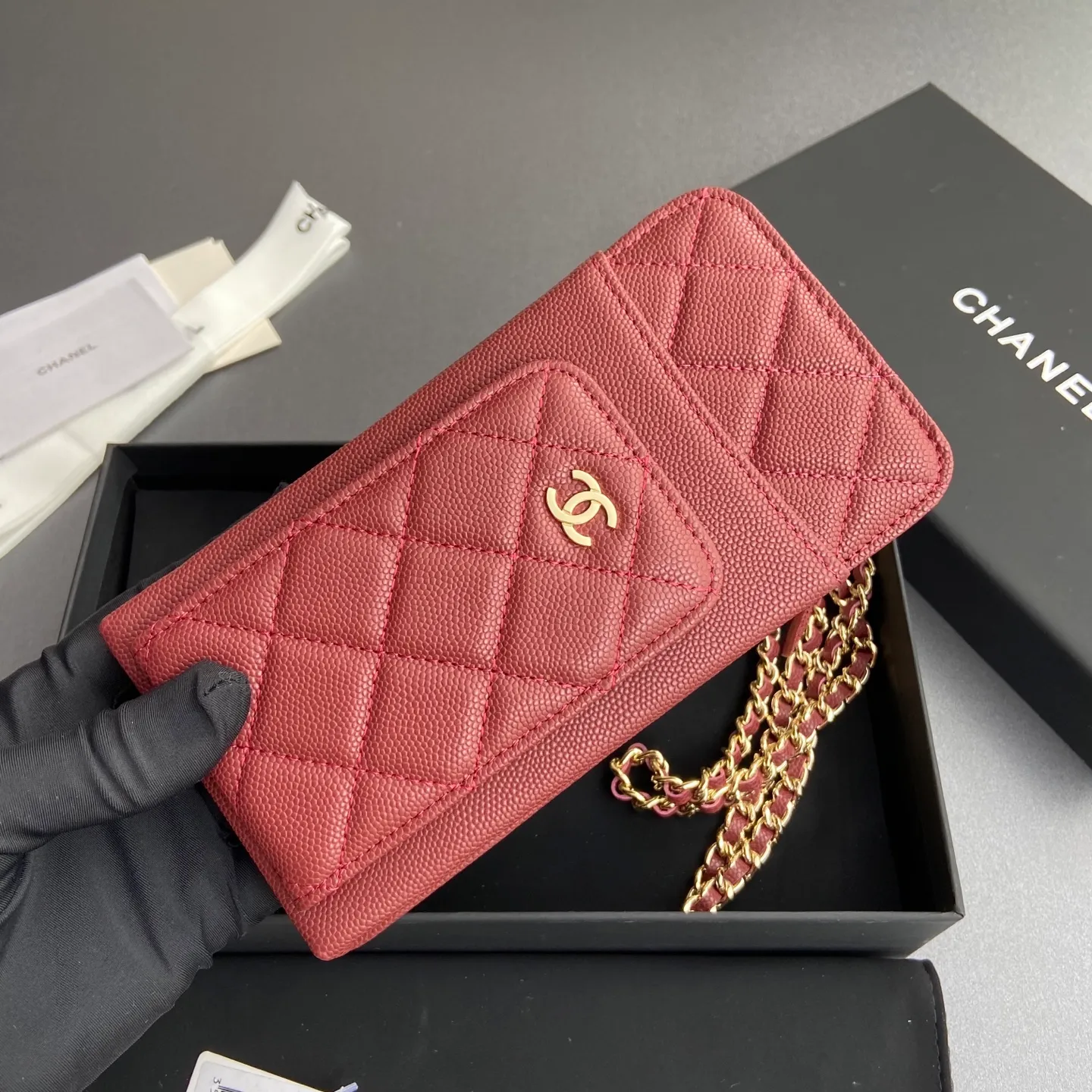 Xiaoxiang imported Italian grain cowhide Item number: AP1980 Price: 540 Color: burgundy fine ball pattern gold buckle Size: w18.5×h9×d3cm