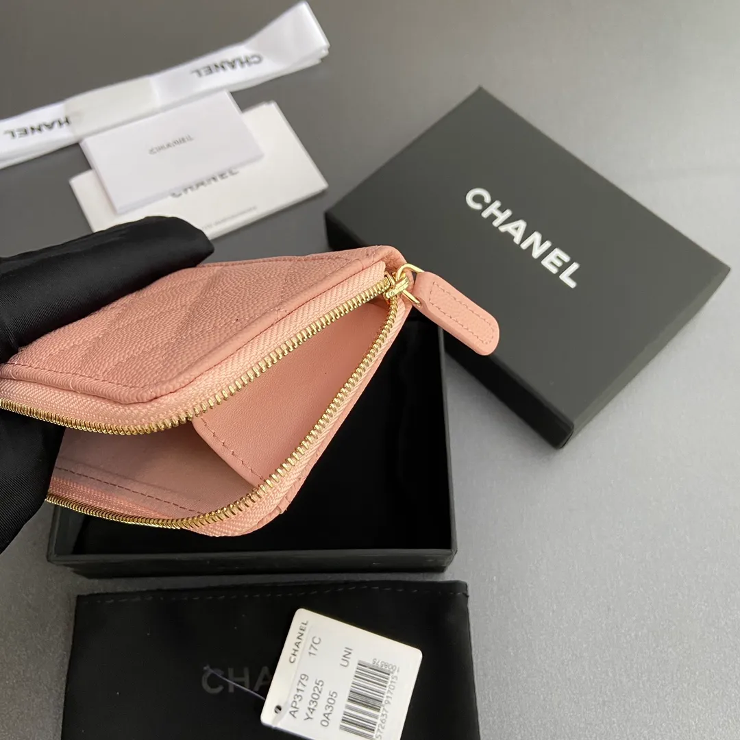 [Special grade hardware original leather] ¥320 Xiaoxiang small zipper bag card holder series Quilted card holder with iconic metal logo Gold tone metal hardware, special Italian imported leather 6 card slots, 1 small zipper bag No.: 3179 Pink ball gold Size: w13×h9×2cm