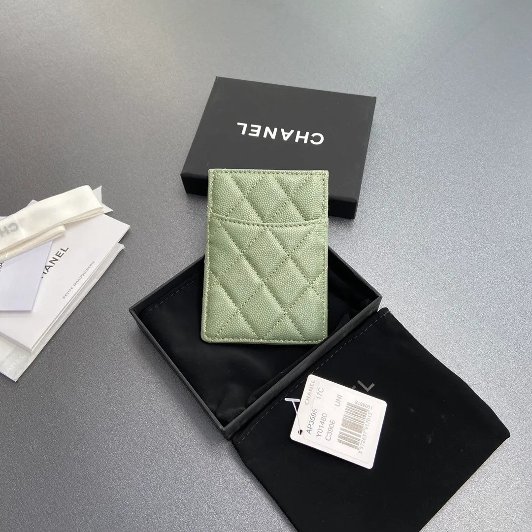 [Special grade hardware original leather] ¥260 Xiaoxiang card holder series Quilted card holder with iconic metal logo Gold-toned metal hardware, exclusive Italian imported leather 5 card slots No.: 3595 Greek green Size: w8×11.5cm