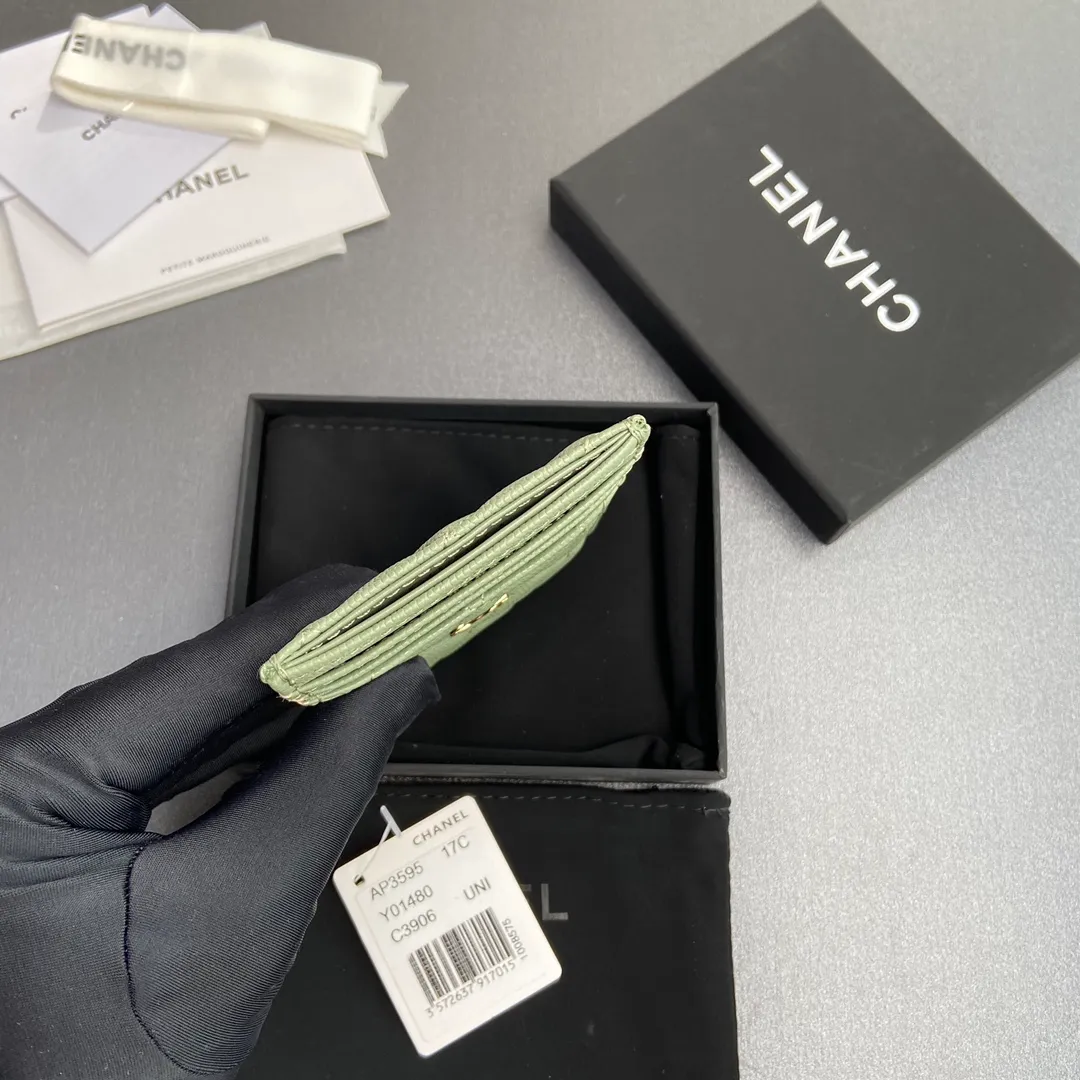 [Special grade hardware original leather] ¥260 Xiaoxiang card holder series Quilted card holder with iconic metal logo Gold-toned metal hardware, exclusive Italian imported leather 5 card slots No.: 3595 Greek green Size: w8×11.5cm