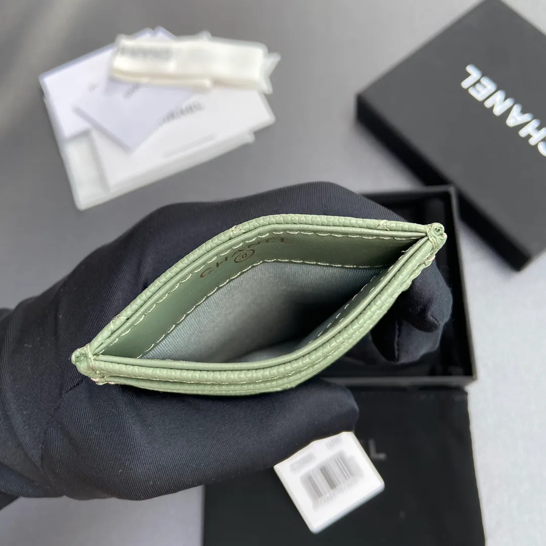 [Special grade hardware original leather] ¥260 Xiaoxiang card holder series Quilted card holder with iconic metal logo Gold-toned metal hardware, exclusive Italian imported leather 5 card slots No.: 3595 Greek green Size: w8×11.5cm