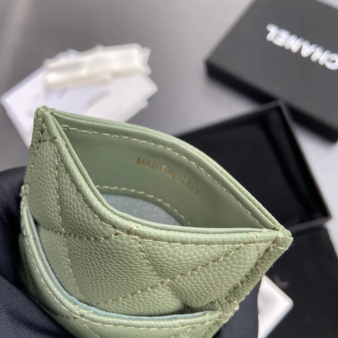 [Special grade hardware original leather] ¥260 Xiaoxiang card holder series Quilted card holder with iconic metal logo Gold-toned metal hardware, exclusive Italian imported leather 5 card slots No.: 3595 Greek green Size: w8×11.5cm