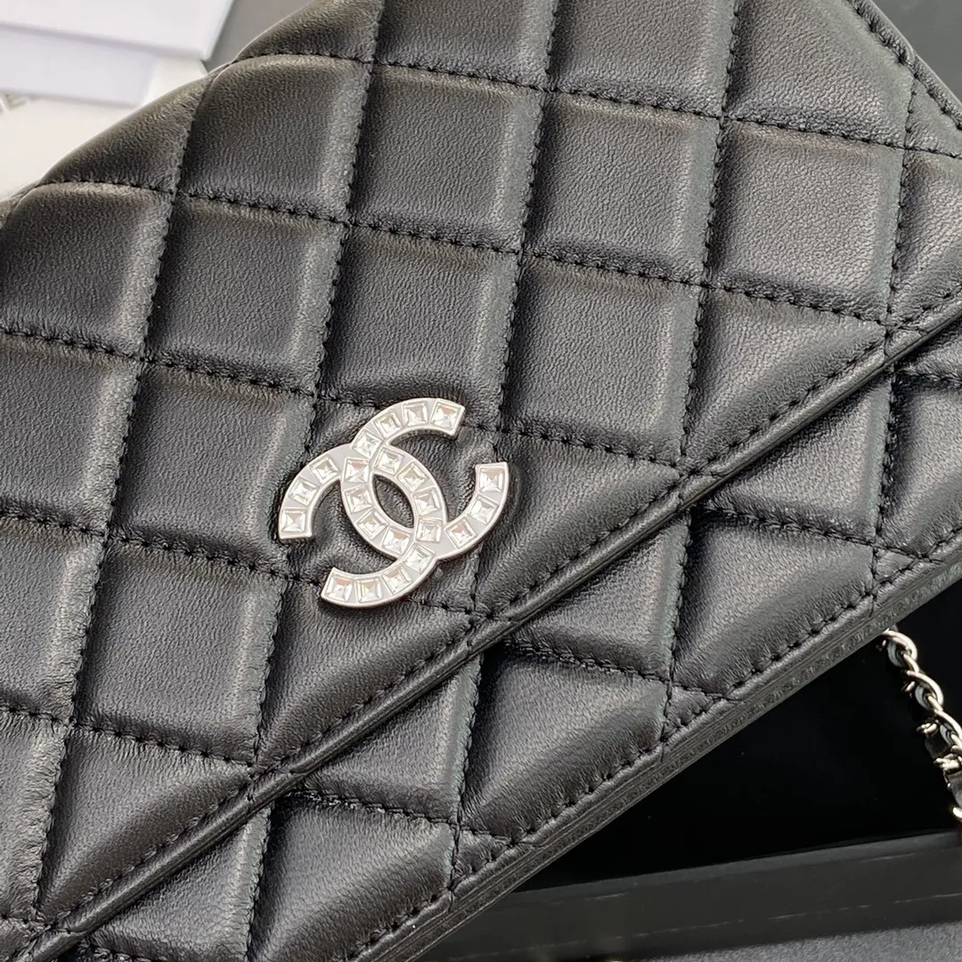 [Special grade hardware original leather] ¥800 Xiaoxiang chain bag series Quilted card holder with iconic metal logo Silver tone metal hardware, special Italian imported leather No.: 3984 Size: w20×h13×d3.5cm