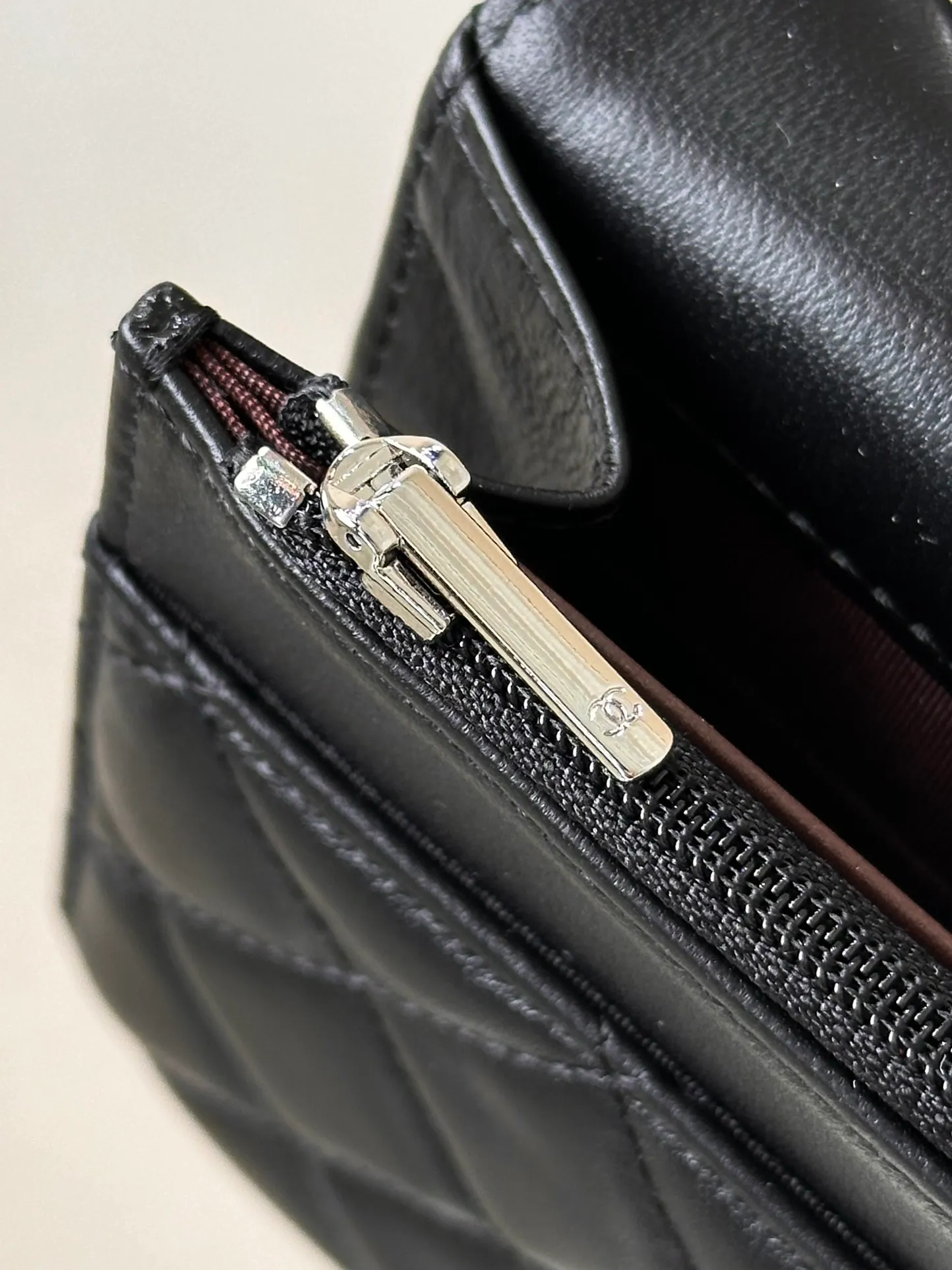 0250 Real photos of the inside details⚠️ It is both a wallet and a WOC bag. It has the functions of a long wallet. It has card slots, zipper pockets for coins, and side pockets for banknotes. This wallet also has a certain thickness, allowing you to stuff in essentials such as mobile phones, keys, tissues, etc.