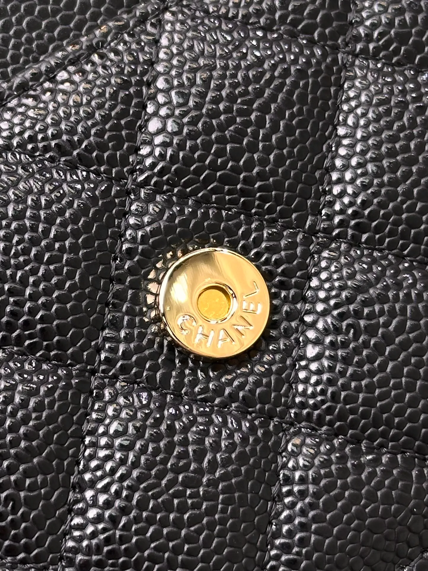 0250 Real photos of the inside details⚠️ It is both a wallet and a WOC bag. It has the functions of a long wallet. It has card slots, zipper pockets for coins, and side pockets for banknotes. This wallet also has a certain thickness, allowing you to stuff in essentials such as mobile phones, keys, tissues, etc.