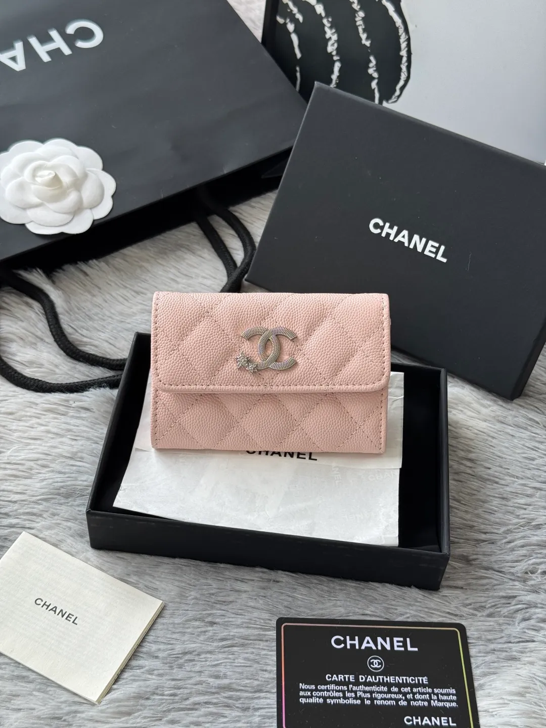 💰340 💰 4050 Autumn new product bi-fold card holder chanel hijab card holder can hold credit card and change made of caviar cowhide exclusive real shot with new luogo zipper compartment inside original single quality details are beautiful No.: 4812 size: 11x8.5x3cm