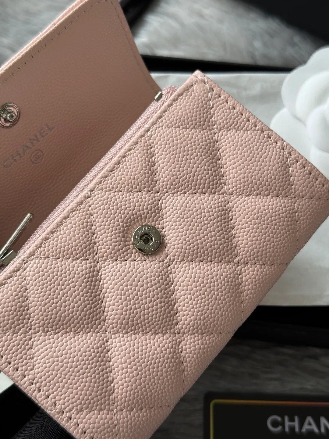 💰340 💰 4050 Autumn new product bi-fold card holder chanel hijab card holder can hold credit card and change made of caviar cowhide exclusive real shot with new luogo zipper compartment inside original single quality details are beautiful No.: 4812 size: 11x8.5x3cm