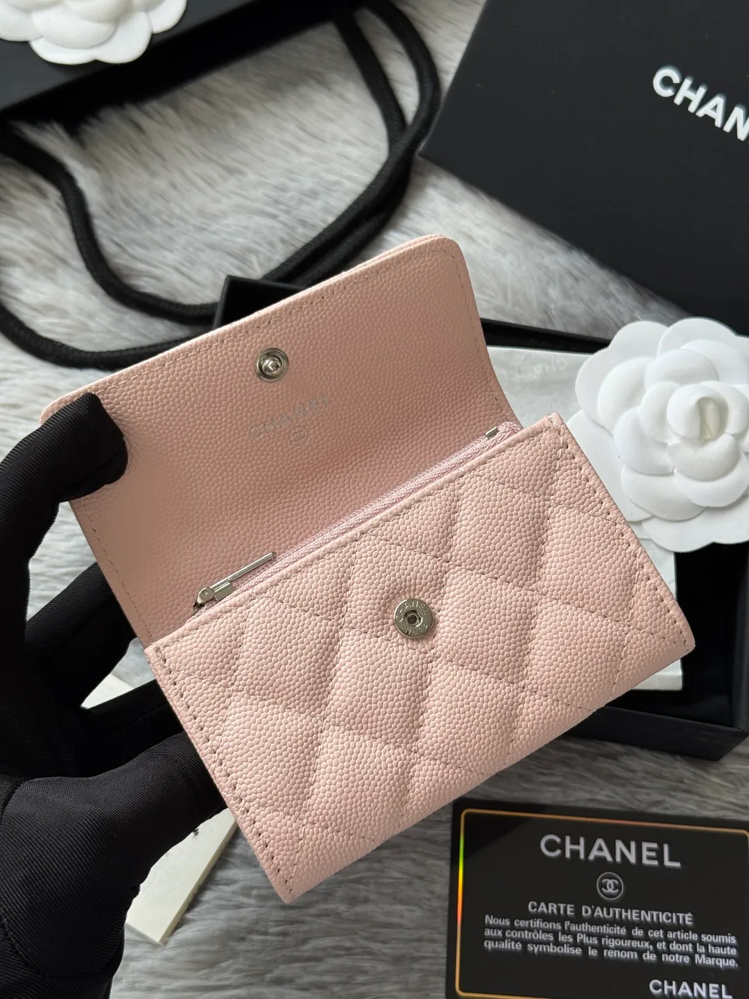 💰340 💰 4050 Autumn new product bi-fold card holder chanel hijab card holder can hold credit card and change made of caviar cowhide exclusive real shot with new luogo zipper compartment inside original single quality details are beautiful No.: 4812 size: 11x8.5x3cm