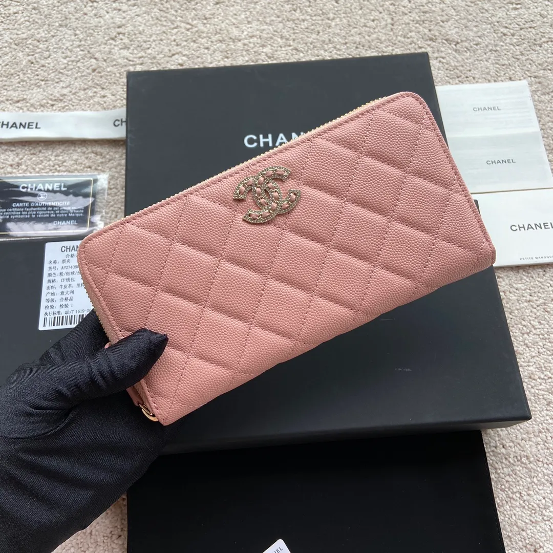 Xiaoxiang imported Italian grained calfskin Item number: AP5478 💰:540 Size: w19.5×h10.5×d2cm Color: pink fine ball pattern diamond-encrusted hardware
