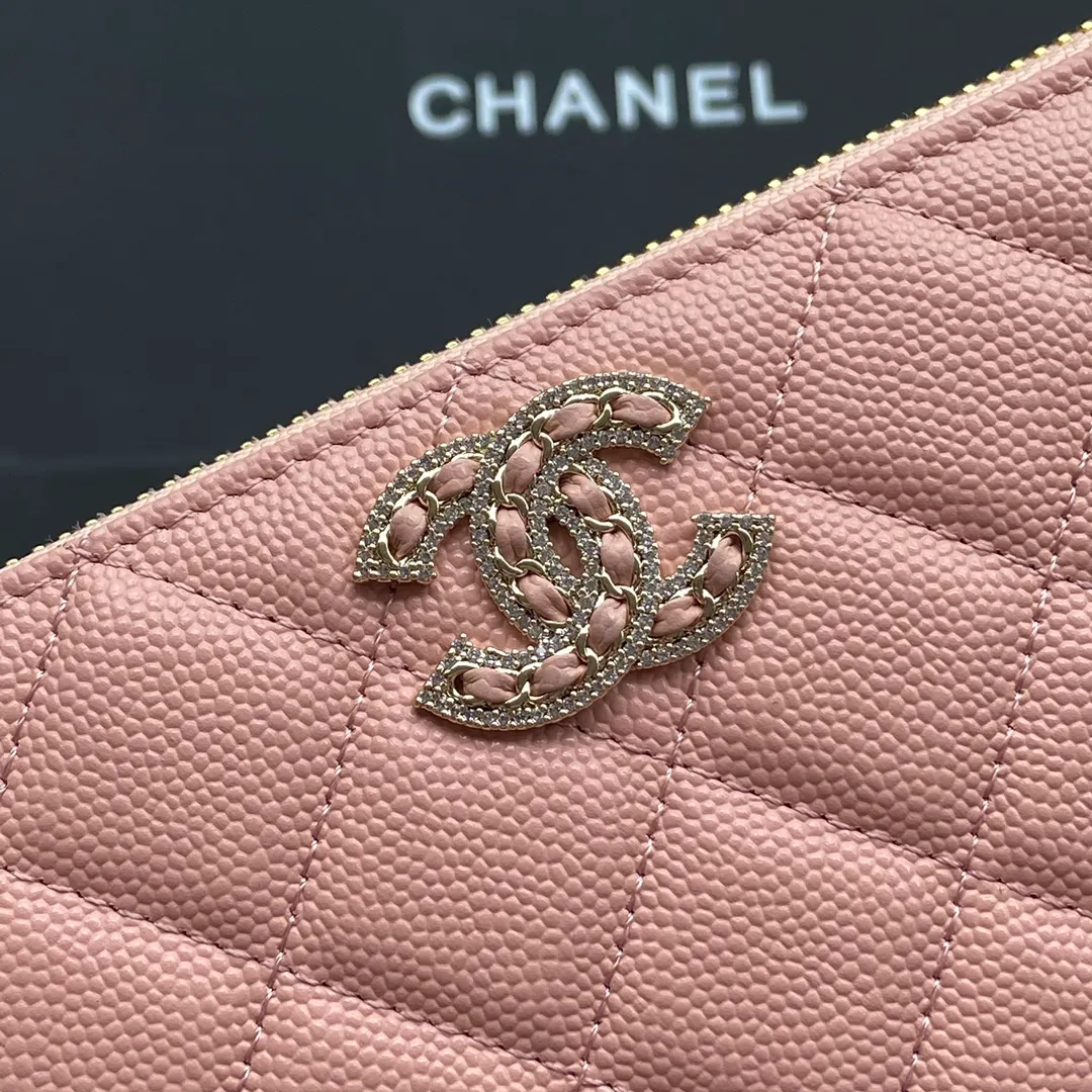 Xiaoxiang imported Italian grained calfskin Item number: AP5478 💰:540 Size: w19.5×h10.5×d2cm Color: pink fine ball pattern diamond-encrusted hardware