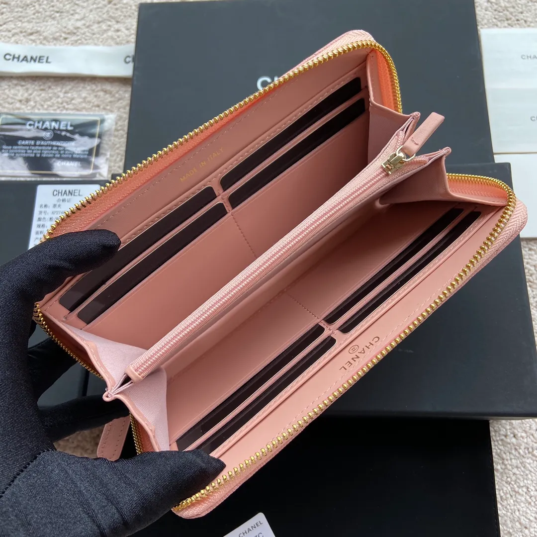 Xiaoxiang imported Italian grained calfskin Item number: AP5478 💰:540 Size: w19.5×h10.5×d2cm Color: pink fine ball pattern diamond-encrusted hardware
