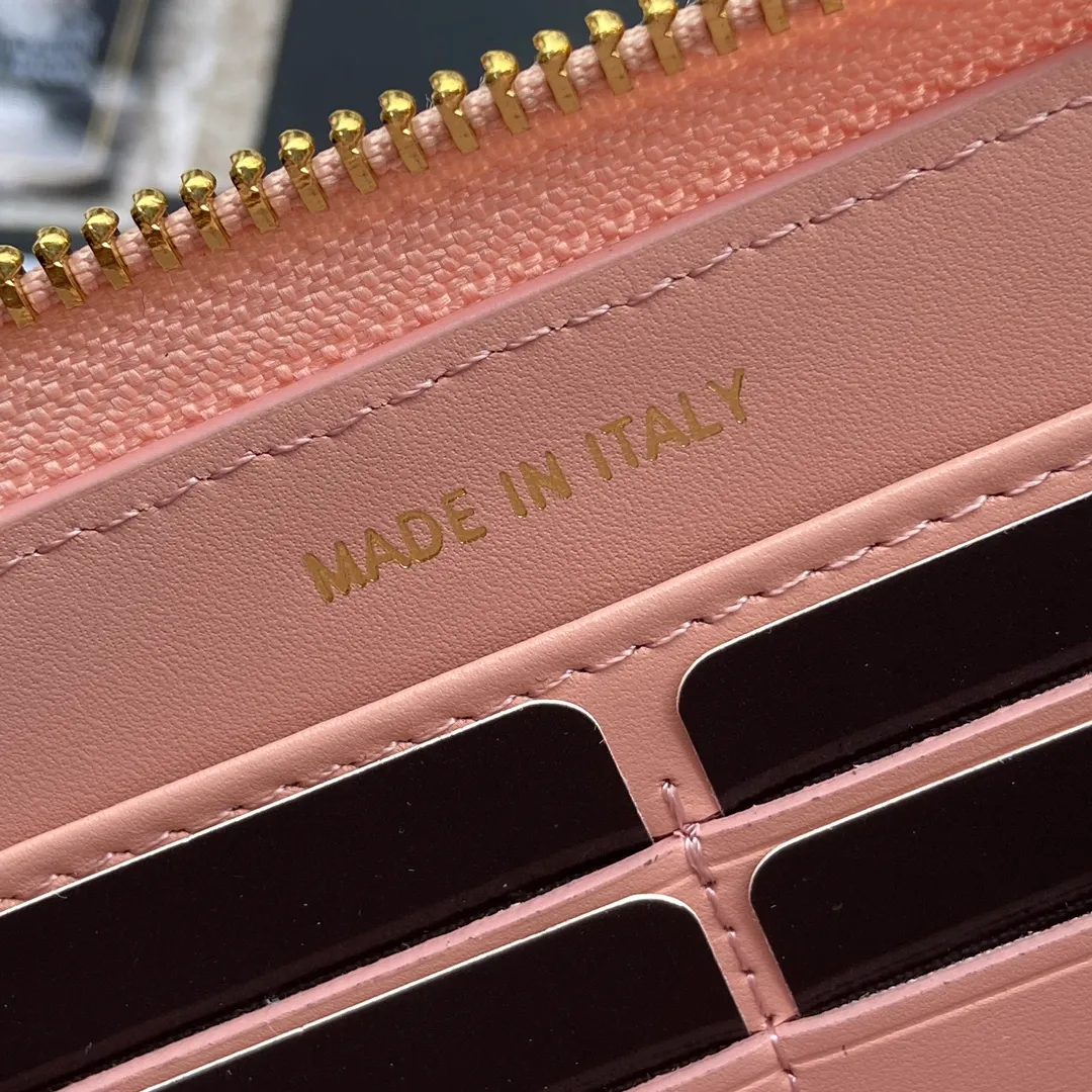 Xiaoxiang imported Italian grained calfskin Item number: AP5478 💰:540 Size: w19.5×h10.5×d2cm Color: pink fine ball pattern diamond-encrusted hardware