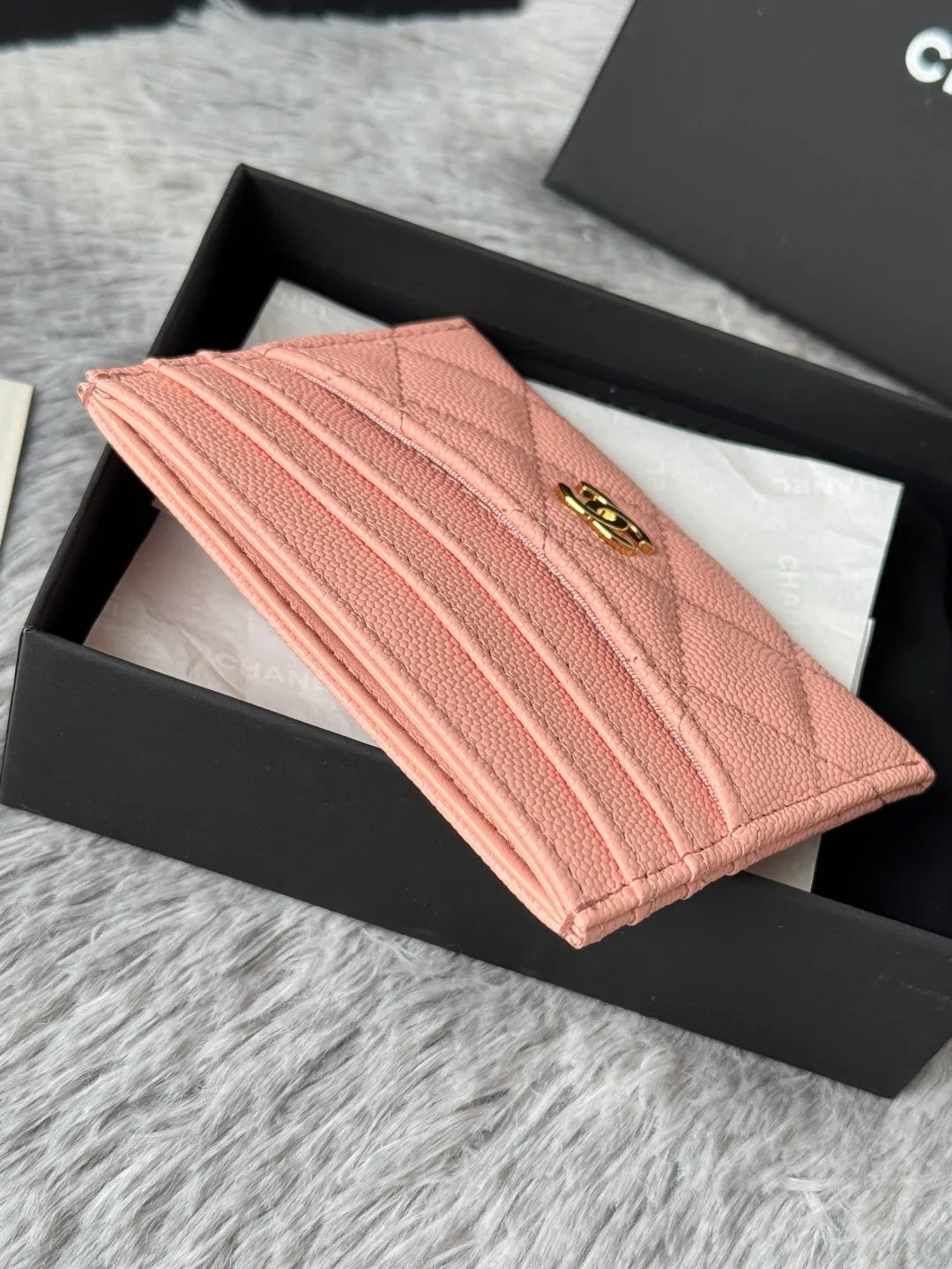 💰240💰 chanel 2025 new product card holder lambskin, seven card slots, can hold change, imported Italian lambskin + hardware logo, so beautiful, love it. The color is as shown in the picture, easy and fast storage, mini card holder No.: AP8944 Size: w11×h10cm