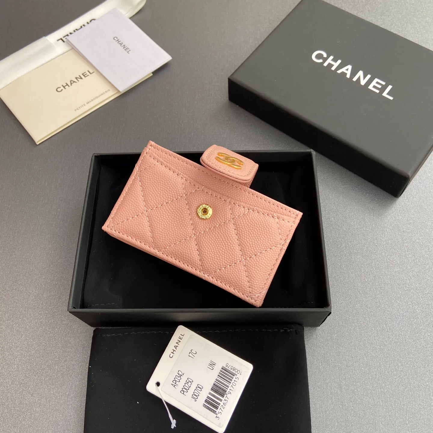 [Special grade hardware original leather] ¥400 Small fragrant organ multi-card slot card holder series with iconic metal logo Gold-toned metal hardware, exclusive Italian imported leather 6 card slots No.: 0342 Pink fine ball pattern gold steel mark Size: w10×h6×2cm