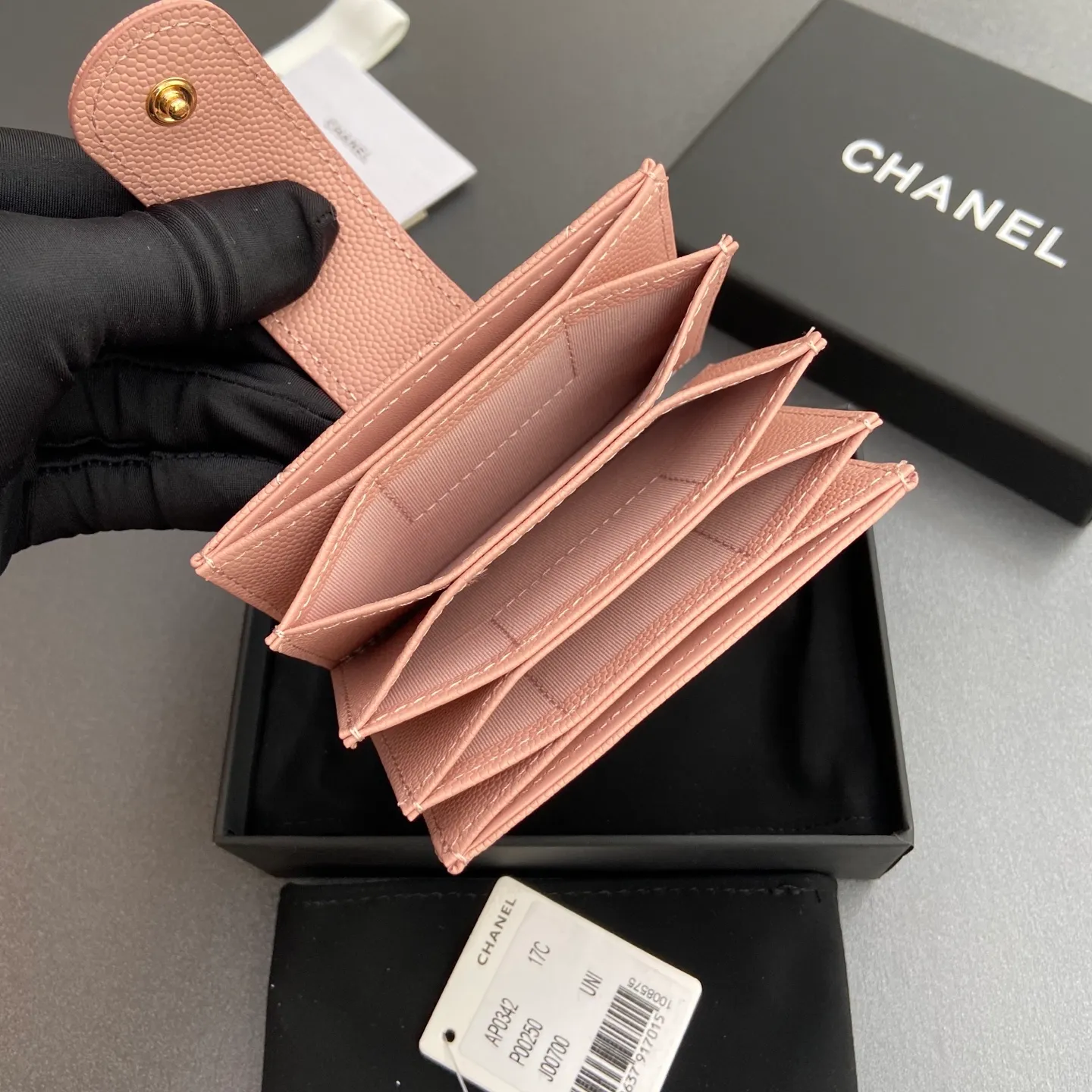 [Special grade hardware original leather] ¥400 Small fragrant organ multi-card slot card holder series with iconic metal logo Gold-toned metal hardware, exclusive Italian imported leather 6 card slots No.: 0342 Pink fine ball pattern gold steel mark Size: w10×h6×2cm