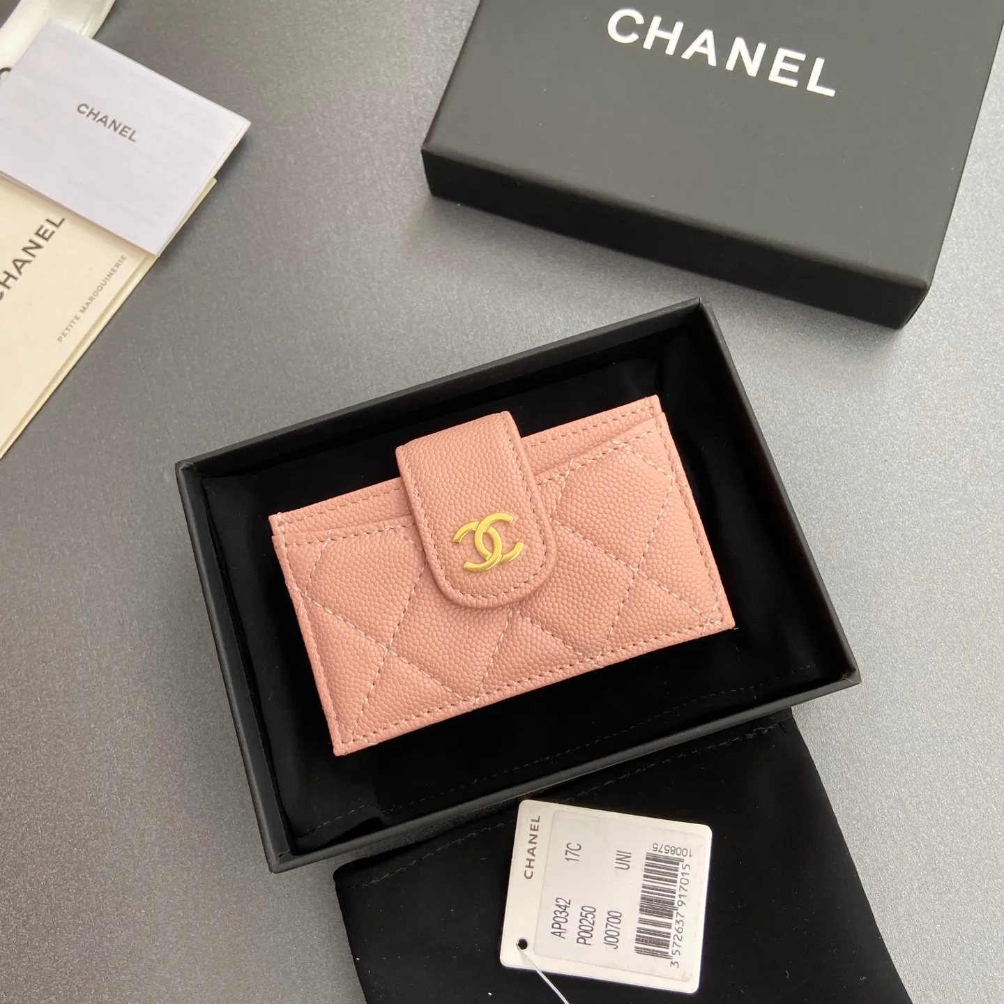 [Special grade hardware original leather] ¥400 Small fragrant organ multi-card slot card holder series with iconic metal logo Gold-toned metal hardware, exclusive Italian imported leather 6 card slots No.: 0342 Pink fine ball pattern gold steel mark Size: w10×h6×2cm