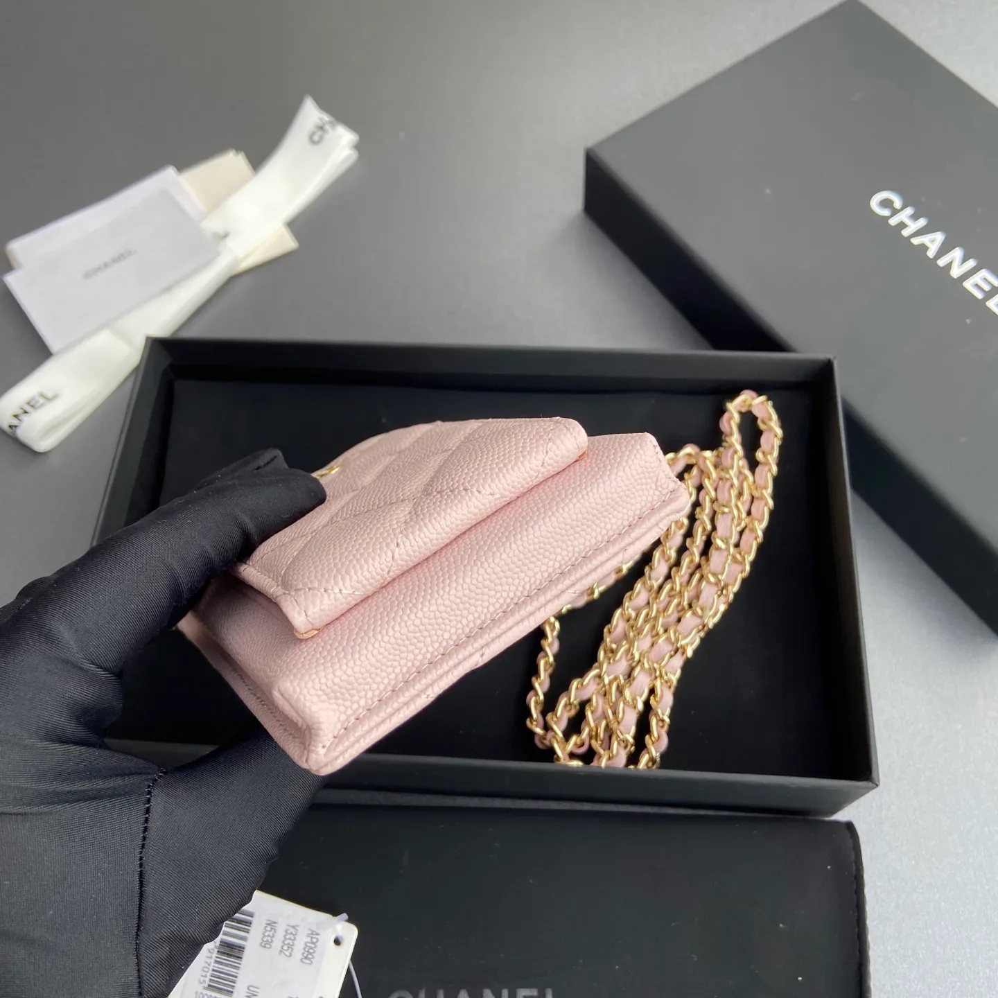 Xiaoxiang imported Italian grain cowhide Item number: AP1980 Price: 540 Color: light pink fine ball pattern gold buckle Size: w18.5×h9×d3cm