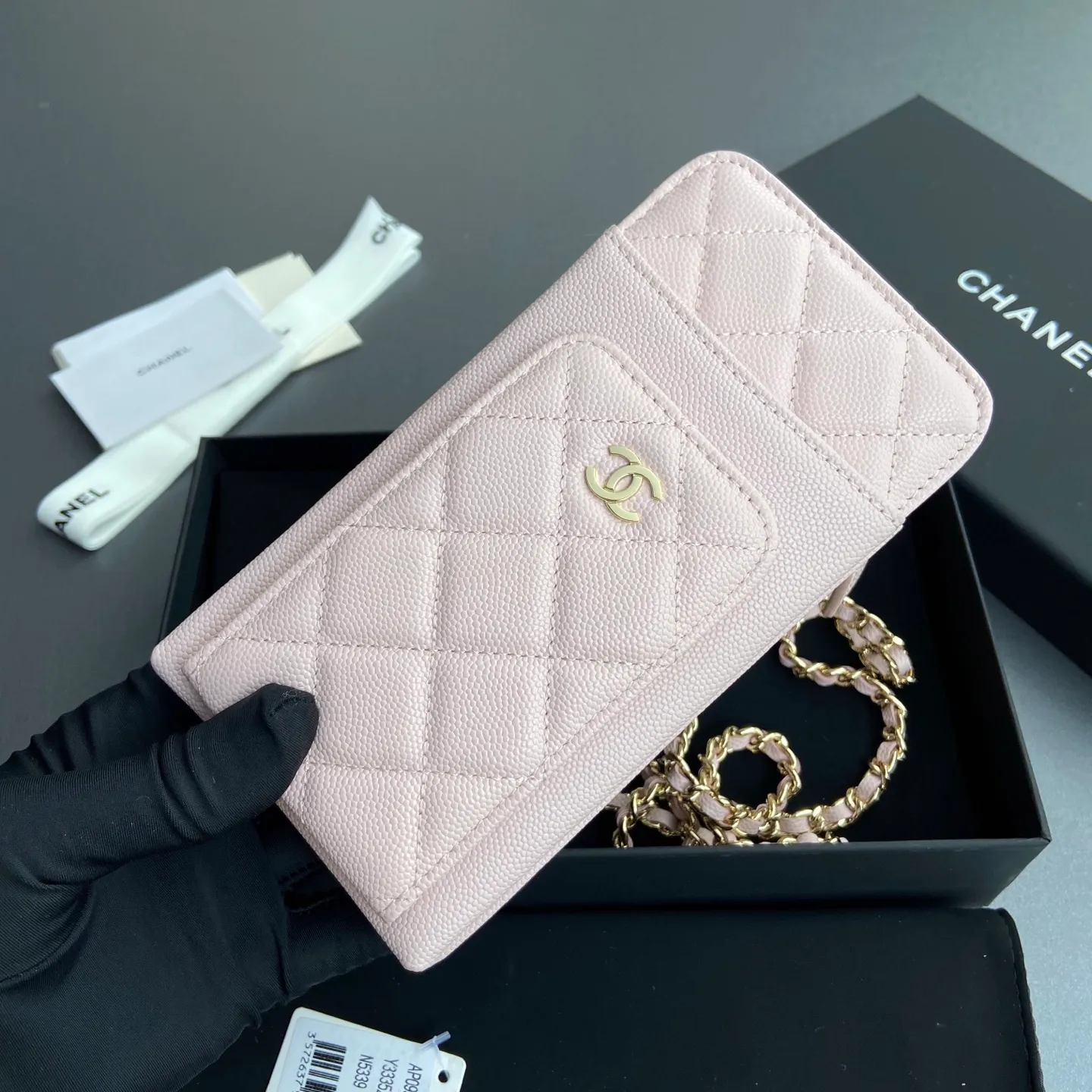Xiaoxiang imported Italian grain cowhide Item number: AP1980 Price: 540 Color: light pink fine ball pattern gold buckle Size: w18.5×h9×d3cm