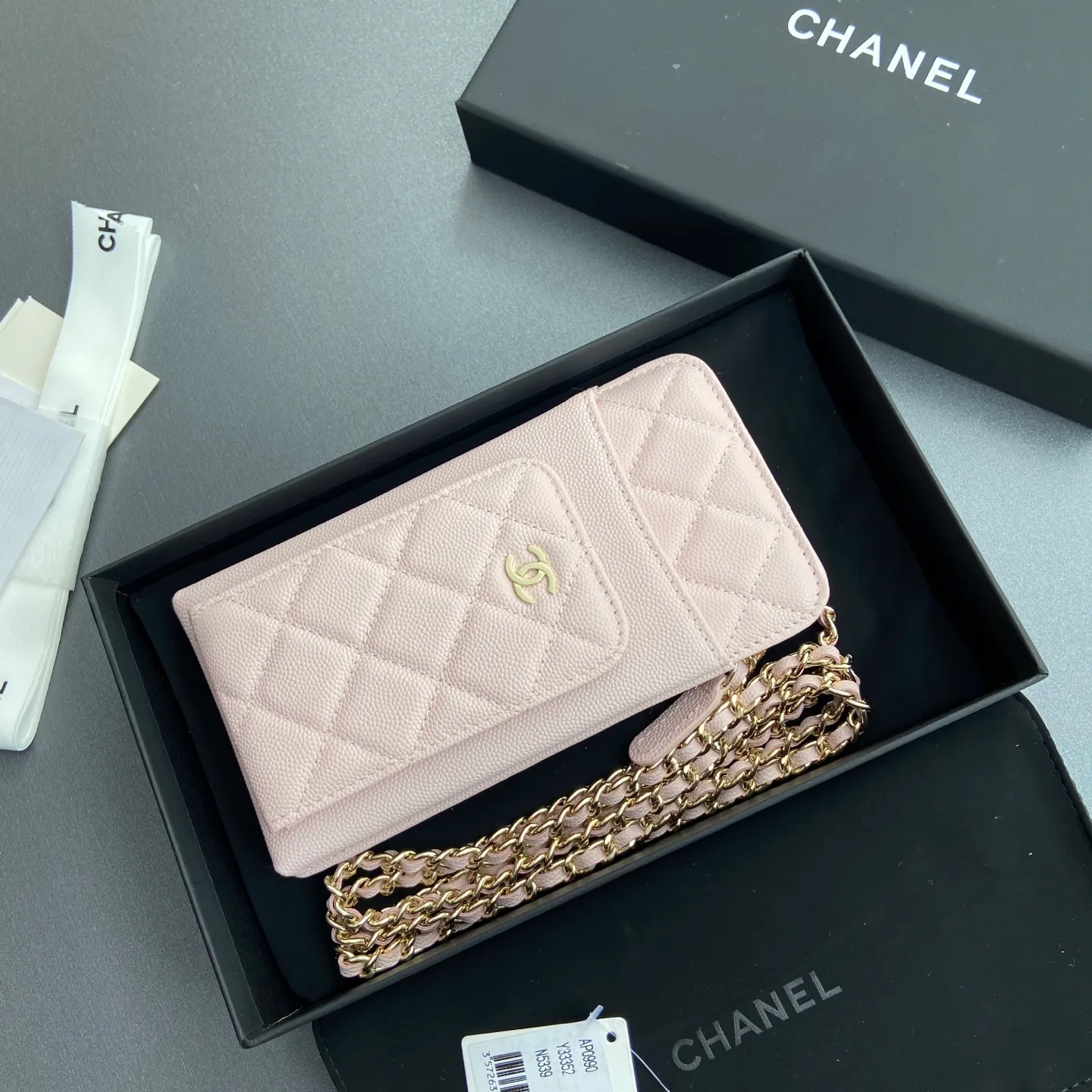 Xiaoxiang imported Italian grain cowhide Item number: AP1980 Price: 540 Color: light pink fine ball pattern gold buckle Size: w18.5×h9×d3cm