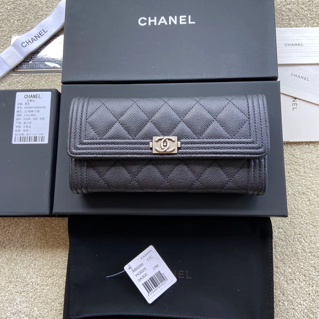 480💰Xiaoxiang imported Italian fine grain cowhide Item number: A80286 Size: w19×h10.5×d3cm Color: black fine ball pattern with silver mark