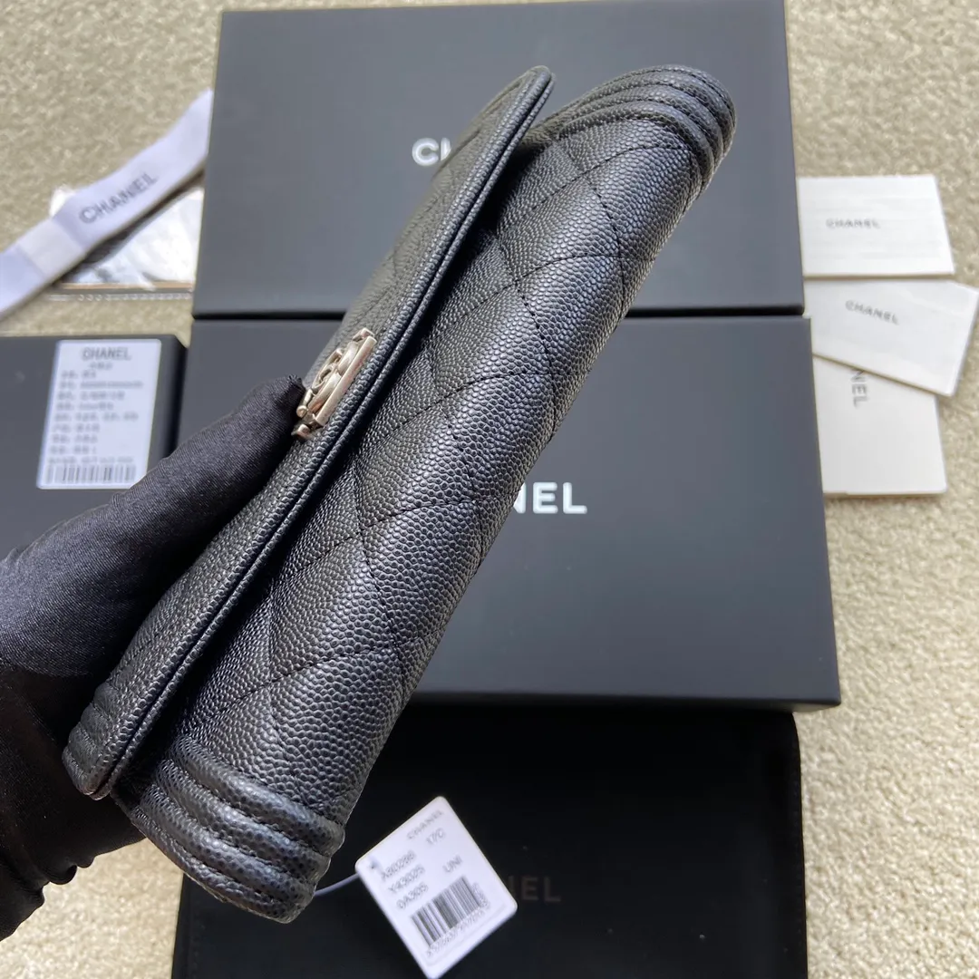 480💰Xiaoxiang imported Italian fine grain cowhide Item number: A80286 Size: w19×h10.5×d3cm Color: black fine ball pattern with silver mark
