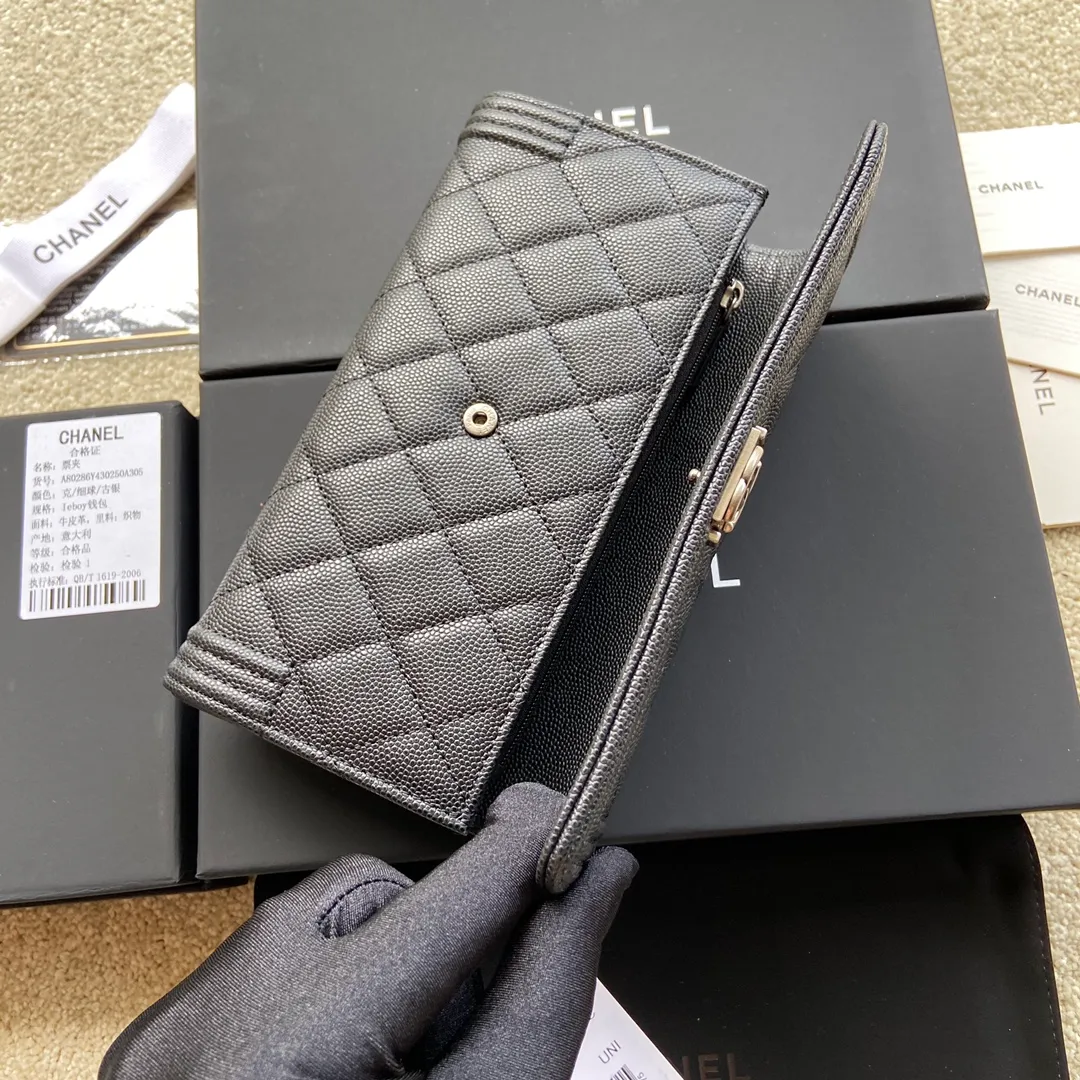 480💰Xiaoxiang imported Italian fine grain cowhide Item number: A80286 Size: w19×h10.5×d3cm Color: black fine ball pattern with silver mark