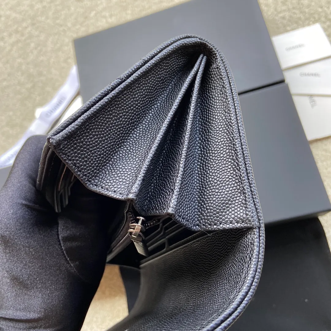 480💰Xiaoxiang imported Italian fine grain cowhide Item number: A80286 Size: w19×h10.5×d3cm Color: black fine ball pattern with silver mark
