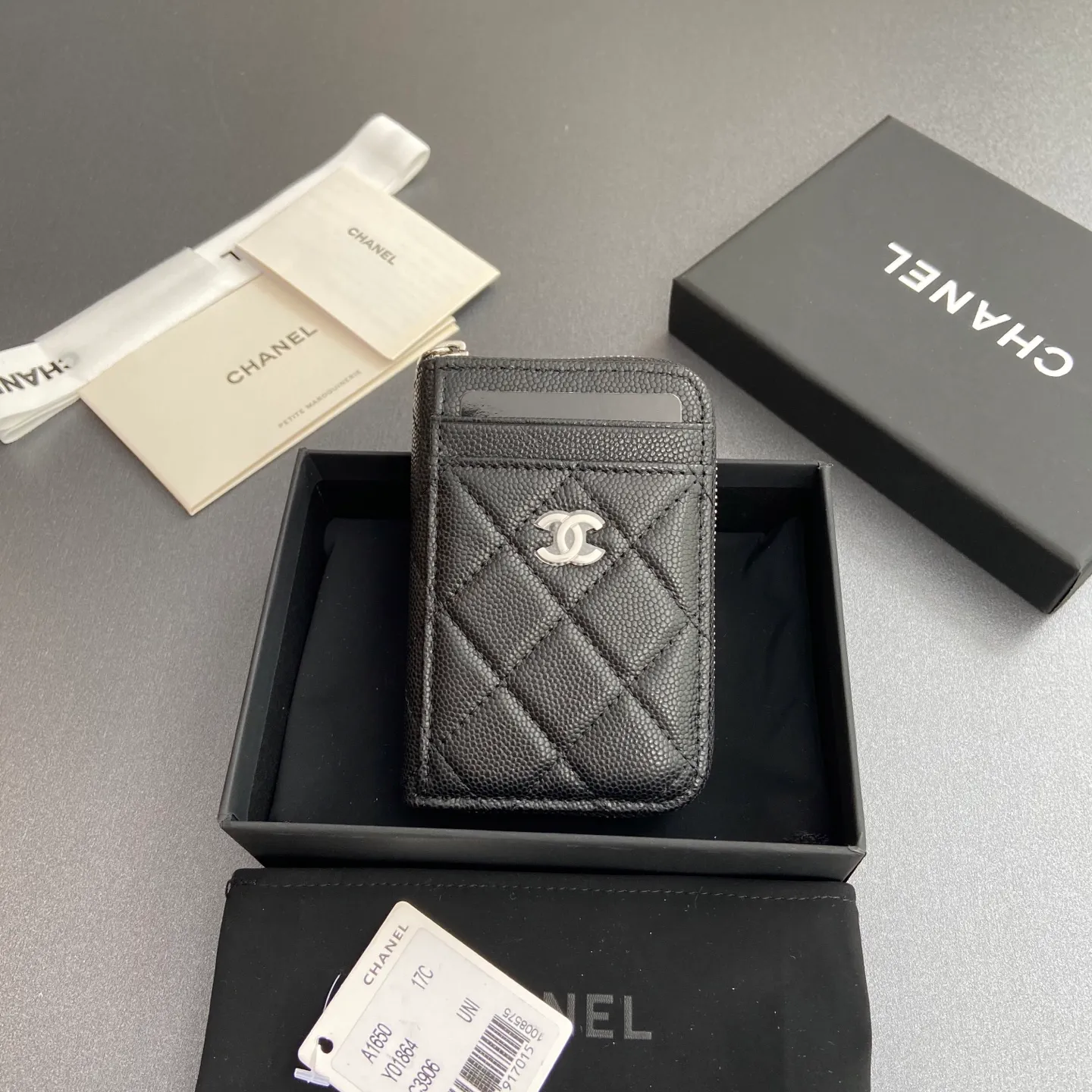 [Special grade hardware original leather] ¥280 Xiaoxiang small zipper bag card holder series with iconic metal logo, gold tone metal hardware, special Italian imported leather 2 card slots wallet bag, 4 card slots No.: 1650 Black fine ball pattern silver steel mark Size: w11×h7.5×2cm