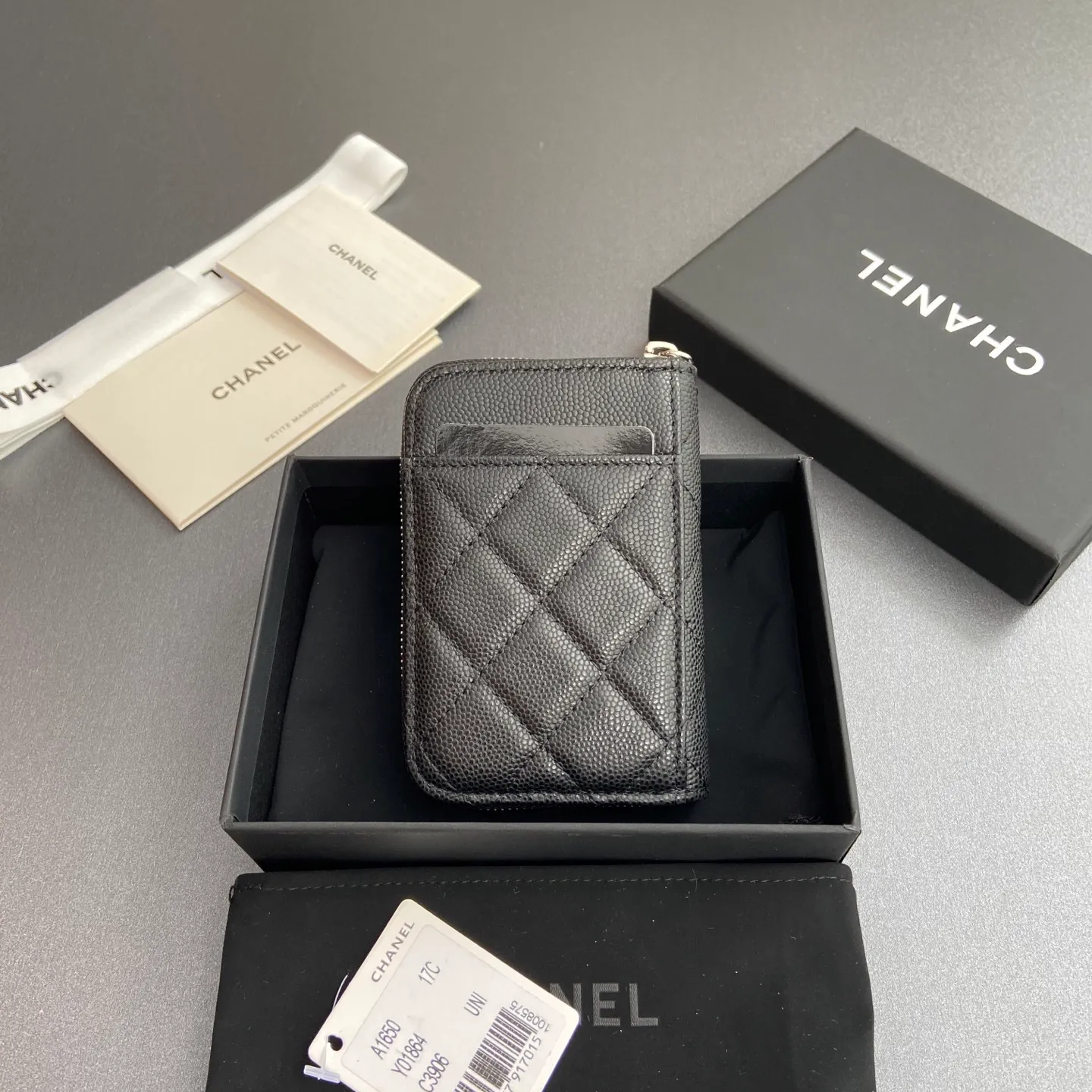 [Special grade hardware original leather] ¥280 Xiaoxiang small zipper bag card holder series with iconic metal logo, gold tone metal hardware, special Italian imported leather 2 card slots wallet bag, 4 card slots No.: 1650 Black fine ball pattern silver steel mark Size: w11×h7.5×2cm