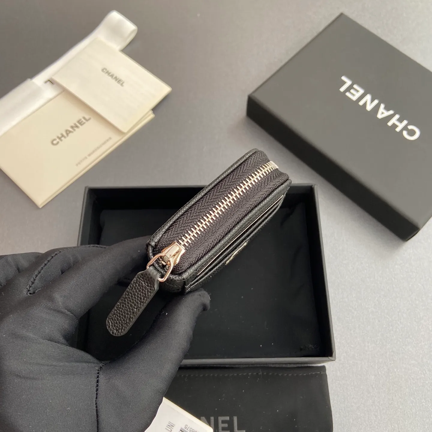 [Special grade hardware original leather] ¥280 Xiaoxiang small zipper bag card holder series with iconic metal logo, gold tone metal hardware, special Italian imported leather 2 card slots wallet bag, 4 card slots No.: 1650 Black fine ball pattern silver steel mark Size: w11×h7.5×2cm