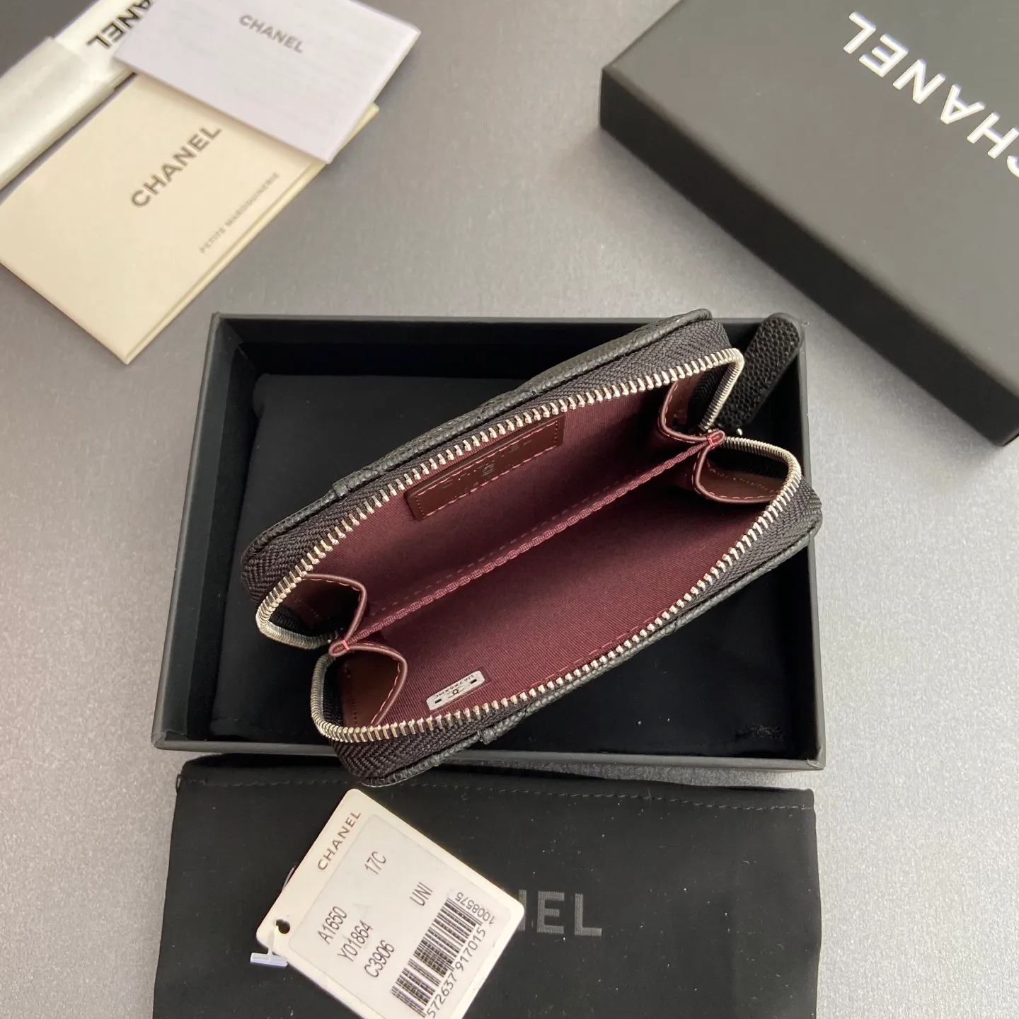 [Special grade hardware original leather] ¥280 Xiaoxiang small zipper bag card holder series with iconic metal logo, gold tone metal hardware, special Italian imported leather 2 card slots wallet bag, 4 card slots No.: 1650 Black fine ball pattern silver steel mark Size: w11×h7.5×2cm