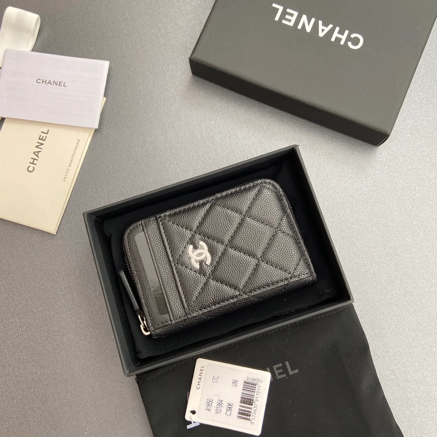 [Special grade hardware original leather] ¥280 Xiaoxiang small zipper bag card holder series with iconic metal logo, gold tone metal hardware, special Italian imported leather 2 card slots wallet bag, 4 card slots No.: 1650 Black fine ball pattern silver steel mark Size: w11×h7.5×2cm