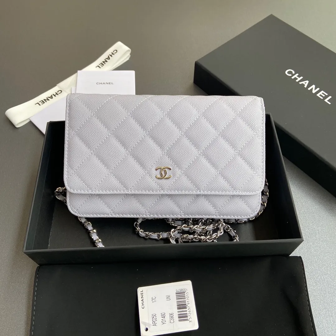 Xiaoxiang imported Italian grained calfskin Item number: AP500 Price: 660