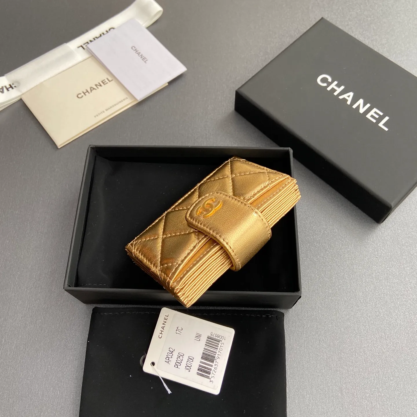 [Special grade hardware original leather] ¥400 Small fragrant organ multi-card slot card holder series with iconic metal logo, gold-toned metal hardware, exclusive Italian imported leather, 6 card slots, No.: 0342, golden sheepskin, golden steel mark, size: w10×h6×2cm