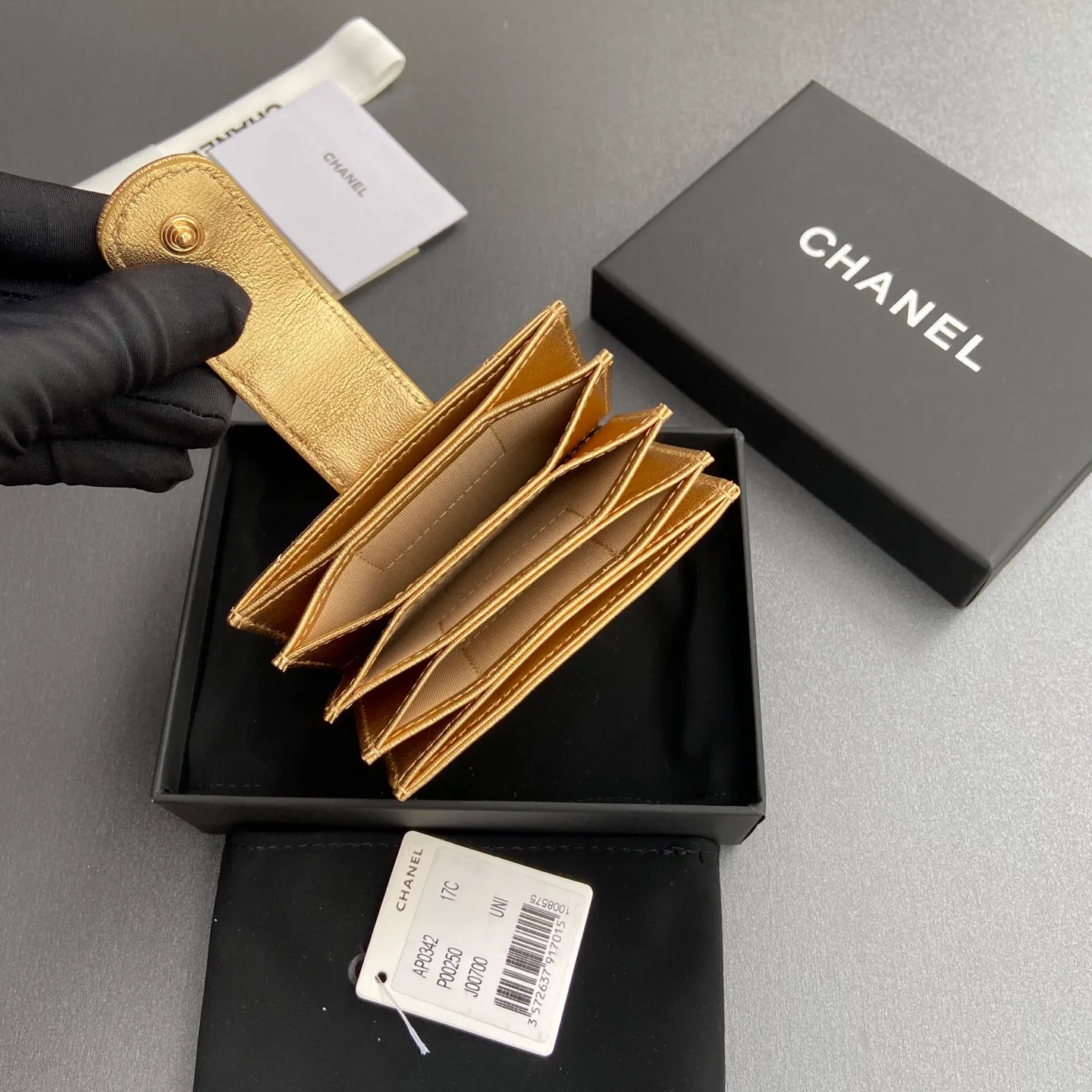 [Special grade hardware original leather] ¥400 Small fragrant organ multi-card slot card holder series with iconic metal logo, gold-toned metal hardware, exclusive Italian imported leather, 6 card slots, No.: 0342, golden sheepskin, golden steel mark, size: w10×h6×2cm