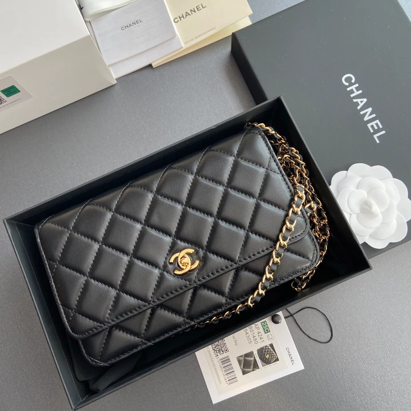 Xiaoxiang imported Italian lambskin [upgraded version] Item number: AP8482 💰700 Size: w20×h13×d3.5cm Color: black sheepskin gold steel mark