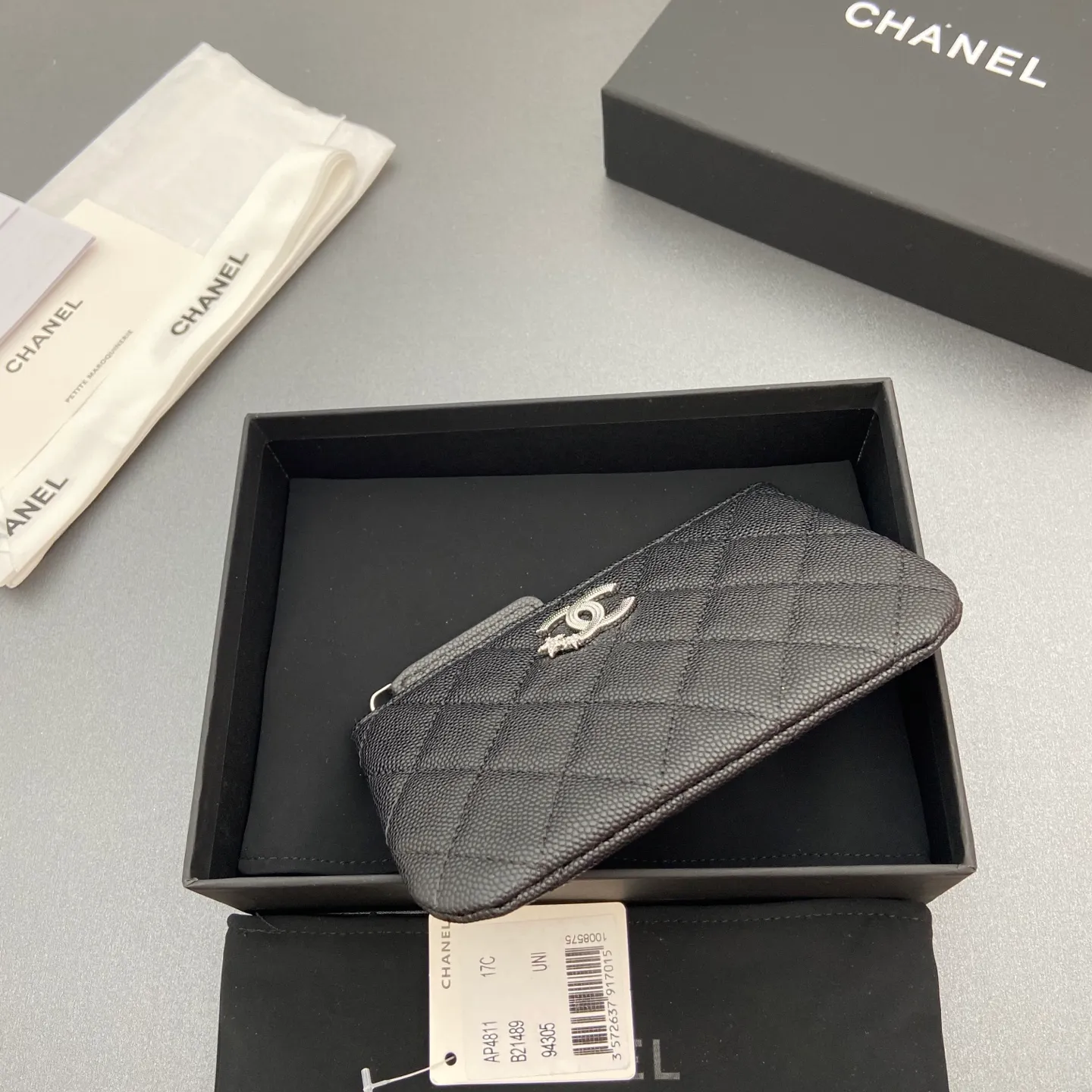 25b new series caviar cowhide with stars⭐logo shiny blingblibg~Coin purse series Item No.: A 4811 Price: 320 Size: w15×8.5cm Color: Black fine ball pattern silver star hardware
