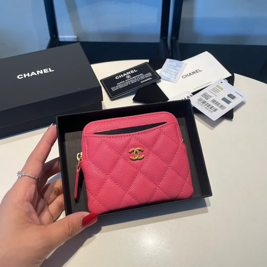 💰420😊Upgraded version💋Chanel🆕 New color colorful fine ball caviar cowhide🐂Classic zipper bag with multiple card slots for change. It can also bring convenience to various bank cards, supermarket cards, shopping cards, and membership cards. It is so small and easy to carry. It is the most fashionable and popular element of coin purses. Do you own it? Comes with the latest complete set of packaging 2061🍃size: 12*9.5cm