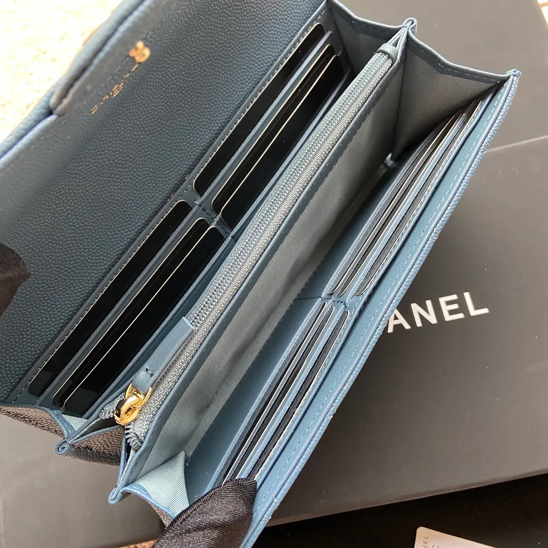 Xiaoxiang imported Italian grained calfskin Item number: A80758 Price: 460 Size: w19×h10.5×3cm Color: blue fine ball grain leather gold steel mark