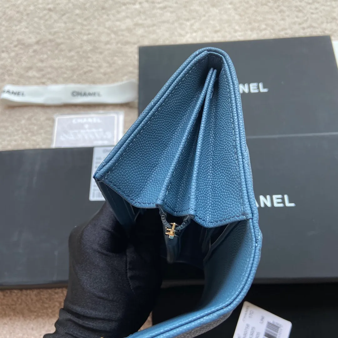 Xiaoxiang imported Italian grained calfskin Item number: A80758 Price: 460 Size: w19×h10.5×3cm Color: blue fine ball grain leather gold steel mark