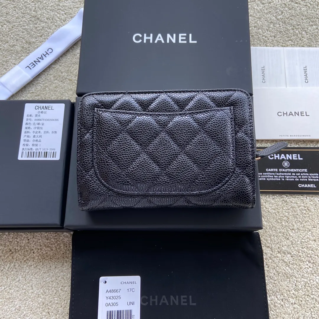 480💰Xiaoxiang imported Italian grained calfskin Item number: A48667 Height: w15×h10×d2.5cm Color: black ball pattern gold steel mark