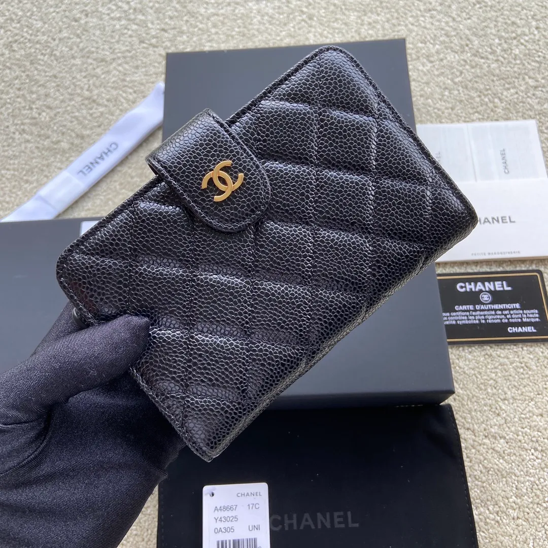 480💰Xiaoxiang imported Italian grained calfskin Item number: A48667 Height: w15×h10×d2.5cm Color: black ball pattern gold steel mark