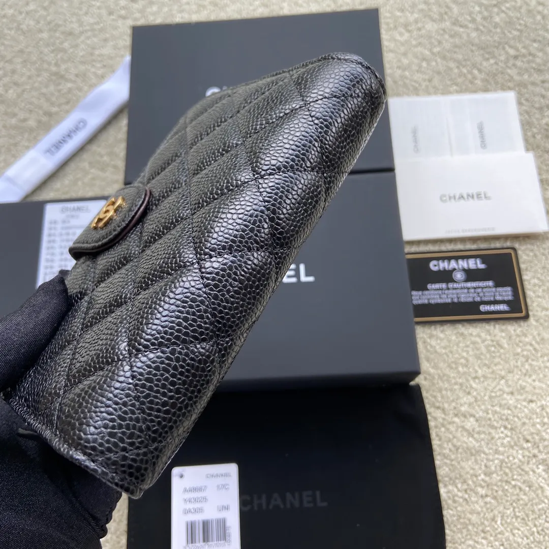 480💰Xiaoxiang imported Italian grained calfskin Item number: A48667 Height: w15×h10×d2.5cm Color: black ball pattern gold steel mark