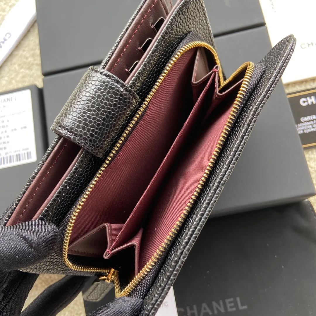 480💰Xiaoxiang imported Italian grained calfskin Item number: A48667 Height: w15×h10×d2.5cm Color: black ball pattern gold steel mark