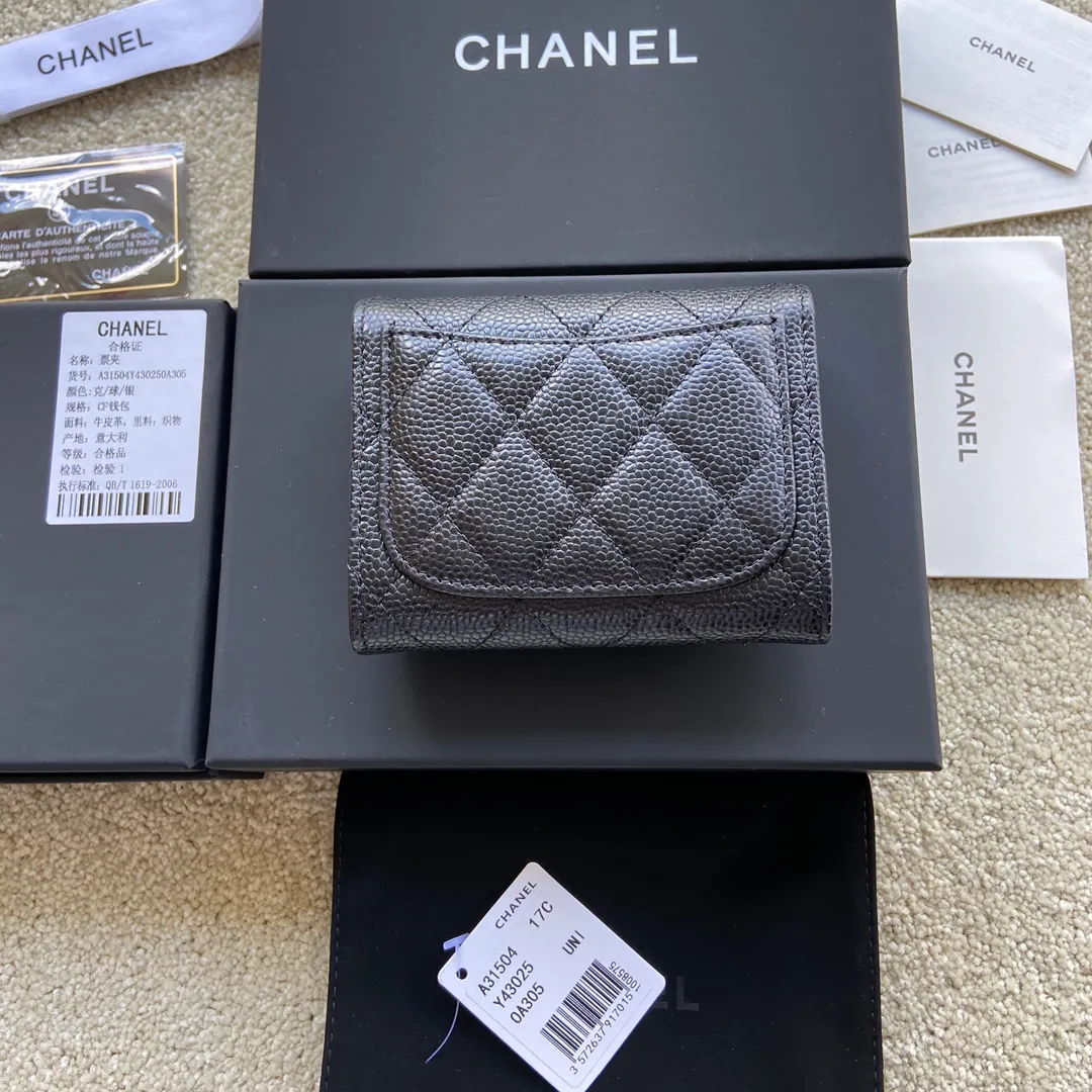Xiaoxiang imported Italian leather double-layer card holder 320💰 Item number: A31504 Height: w12.5×h8.5×d2.5cm Color: black ball pattern silver steel mark
