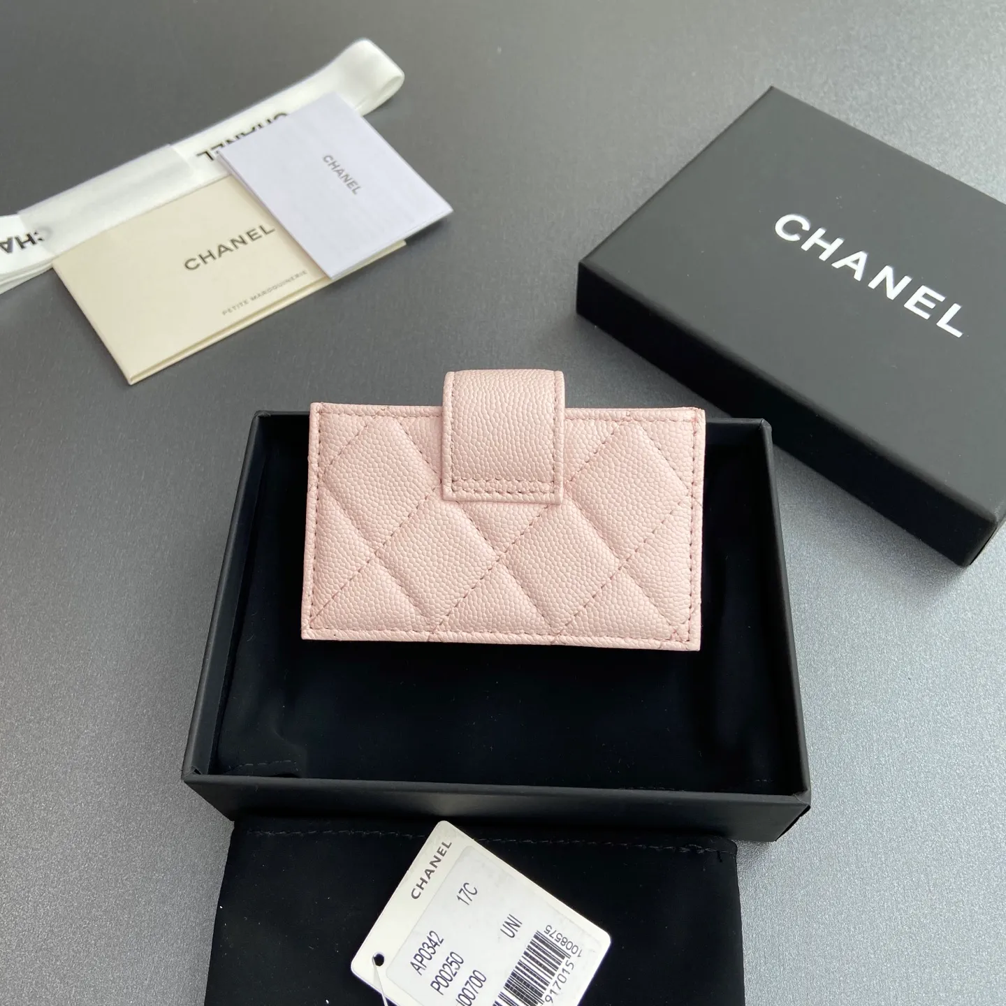 [Special grade hardware original leather] ¥400 Small fragrant organ multi-card slot card holder series with iconic metal logo Gold-toned metal hardware, exclusive Italian imported leather 6 card slots No.: 0342 Light pink fine ball pattern gold steel mark Size: w10×h6×2cm